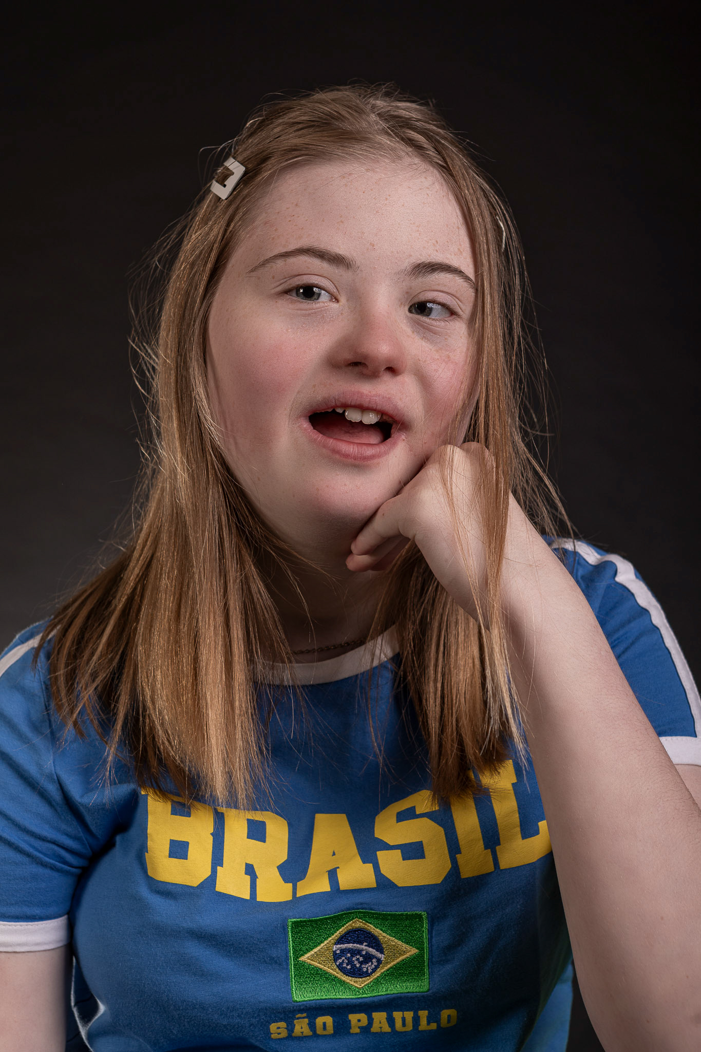 Hoi! Ik ben Cathelijne Noor de Ronde, ik ben 14 jaar oud en ik ga graag paardrijden, zwemmen, zingen en dansen. Ik zit nu op de middelbare school, Pro Assen, en later wil ik tandarts, dokter, kapper en zanger. Ik heb veel vriendinnetjes en ik spreek daar ook graag mee af. Ik doe graag mee en hoor erbij.