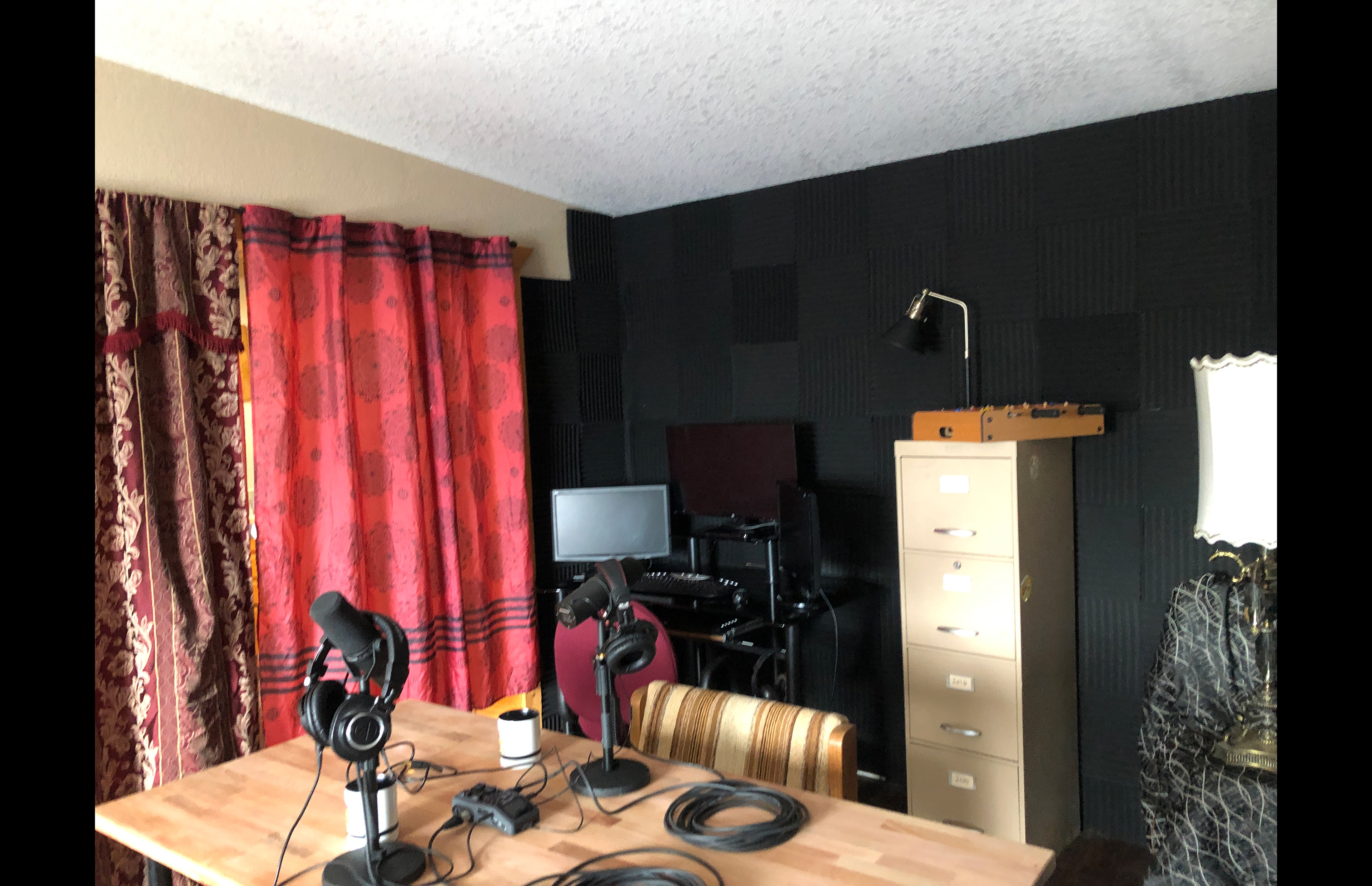 Wade's Studio - Set Photo