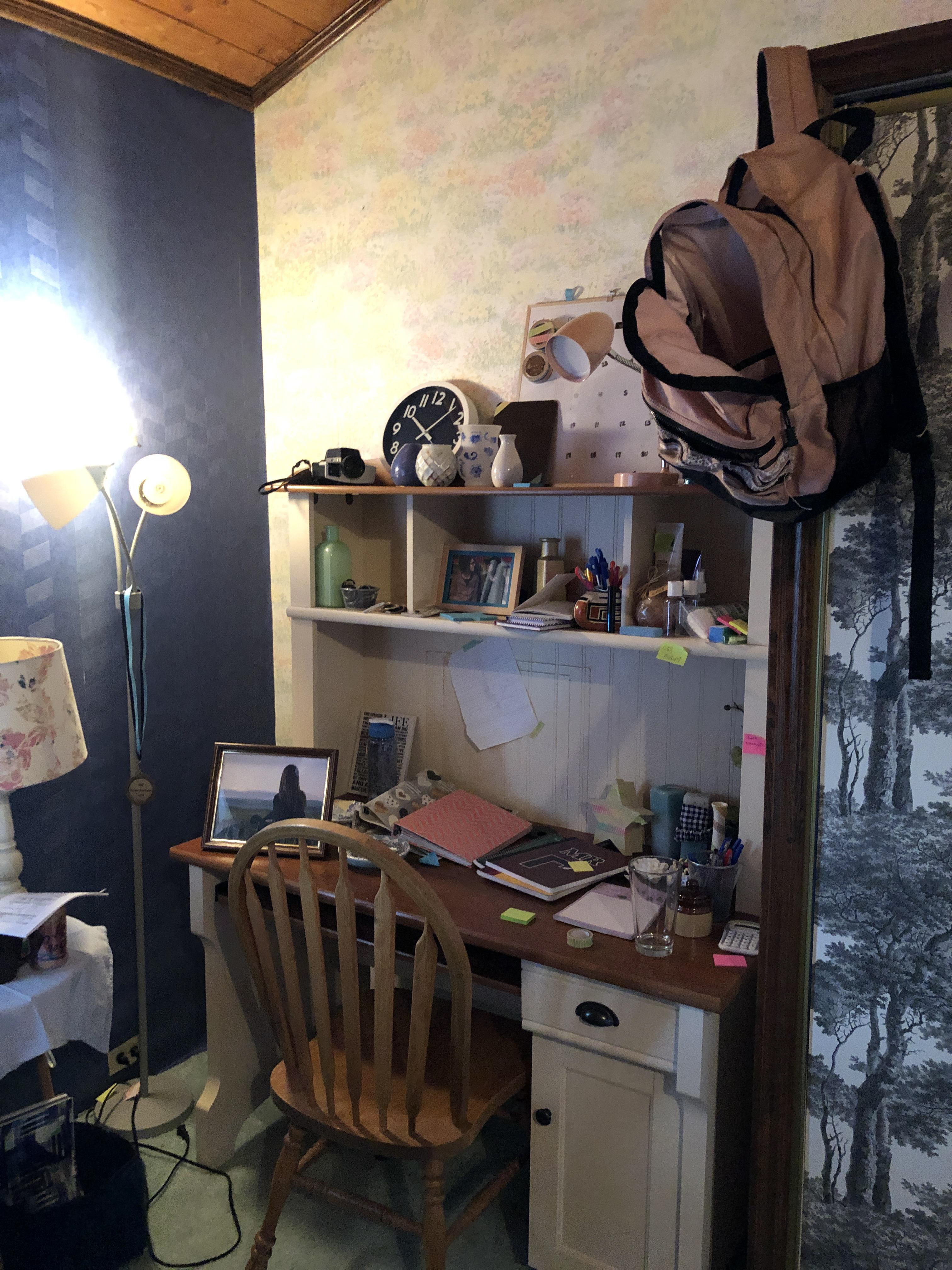 Nicole's Bedroom - Set Photo