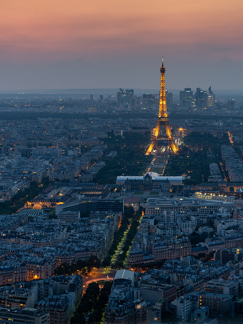 Eiffel tower at twilight