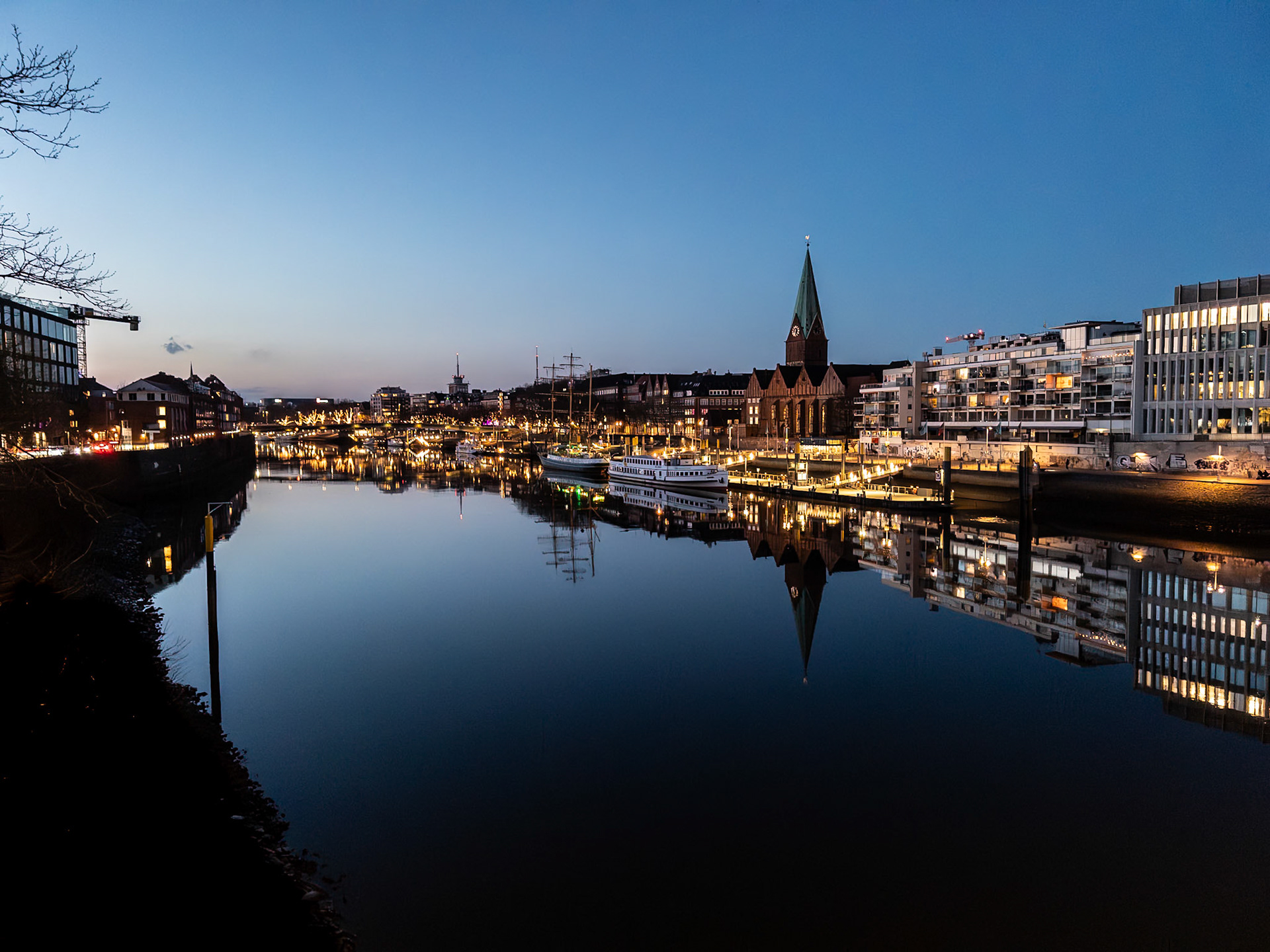 Blau-Goldene Stunde an der Weser (iPhone 16 ProMax)
