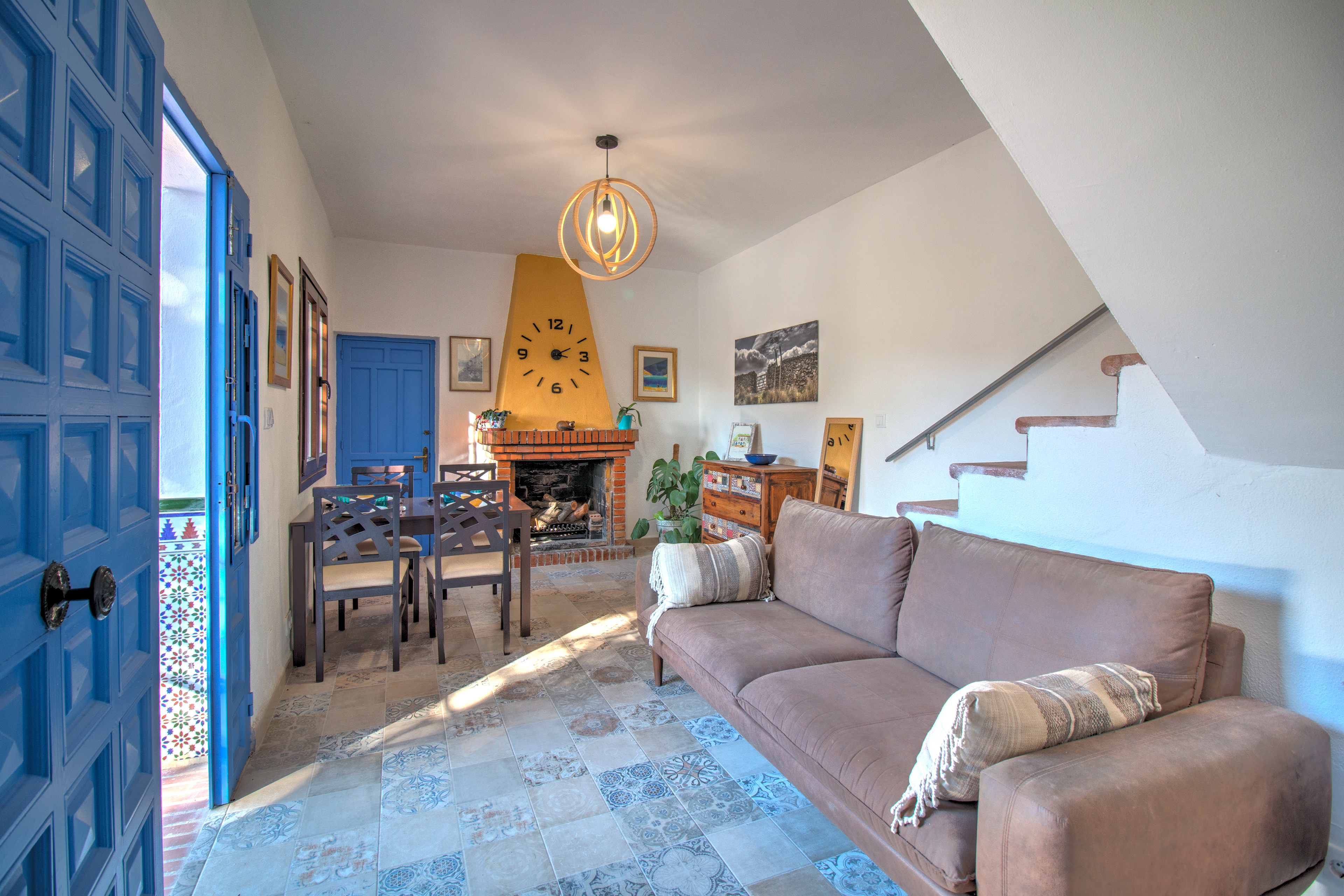 Entrance Hall with Dining Table & Sofa Bed