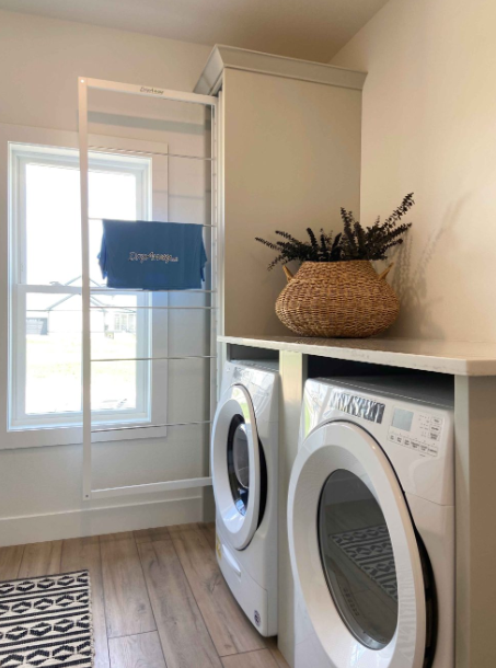 RETRACTABLE DRYING RACK