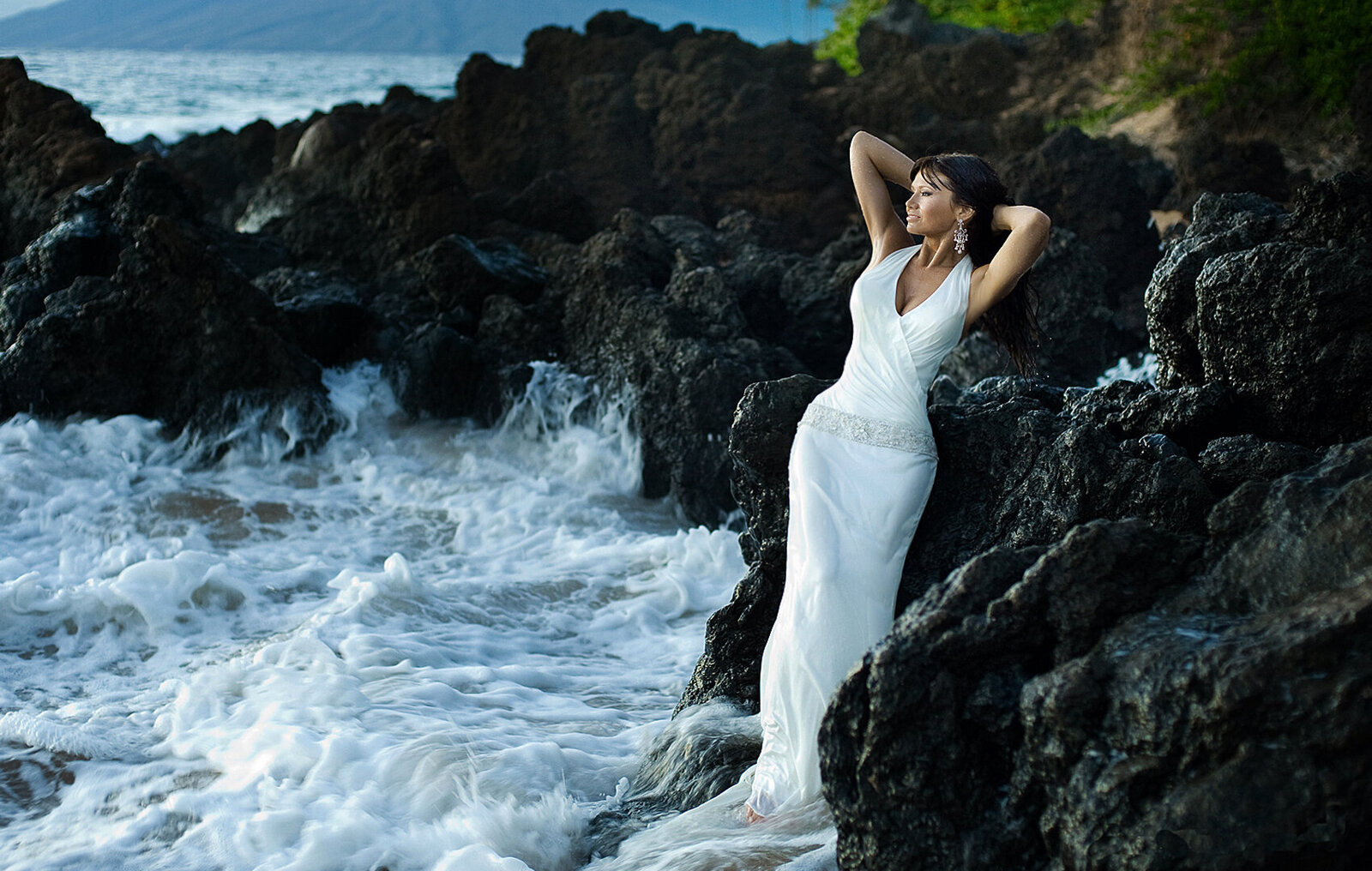 Maui wedding photographers capturing real emotion