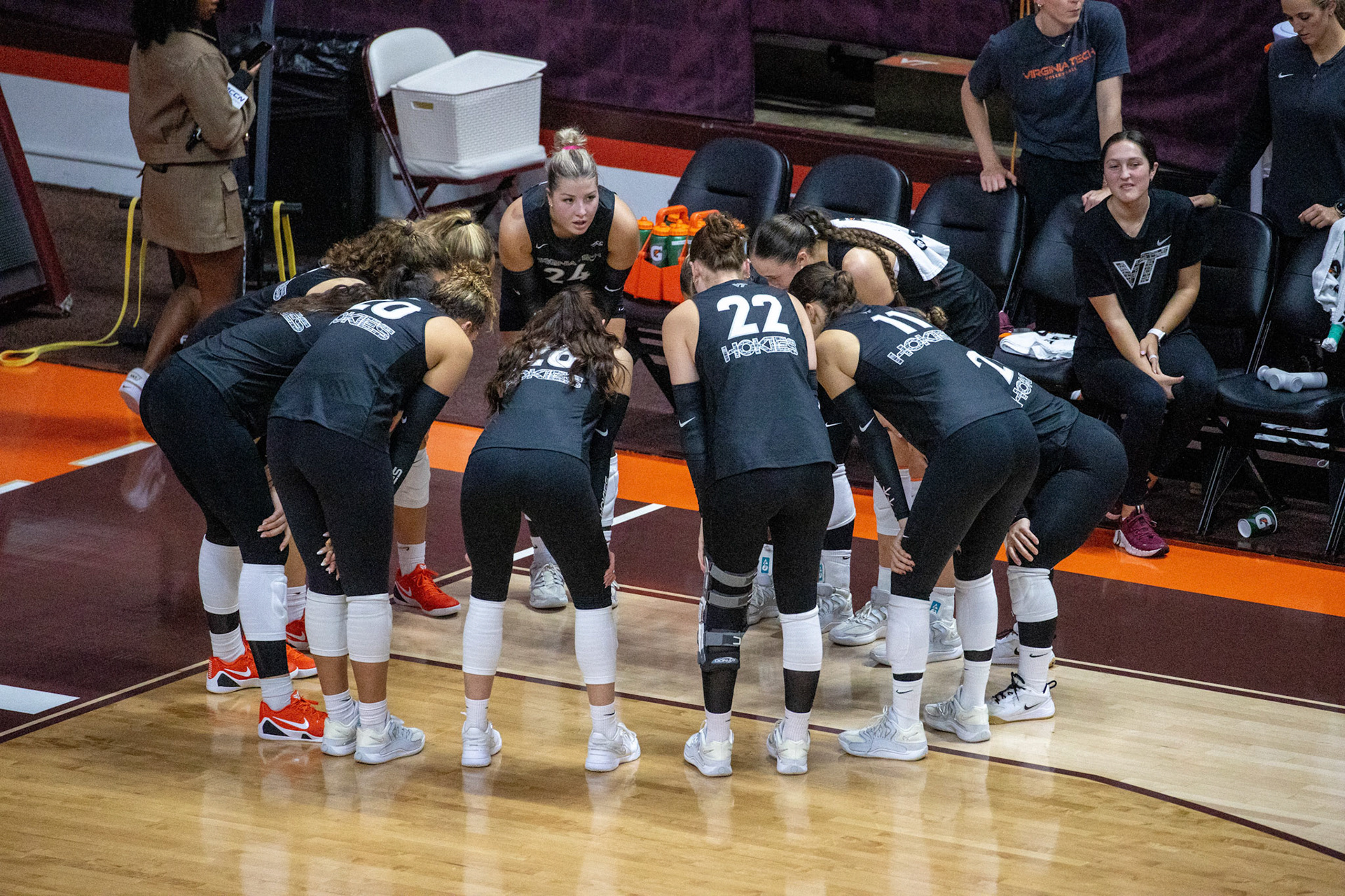 Outside hitter Reese Hazelton talks to her team during the huddle