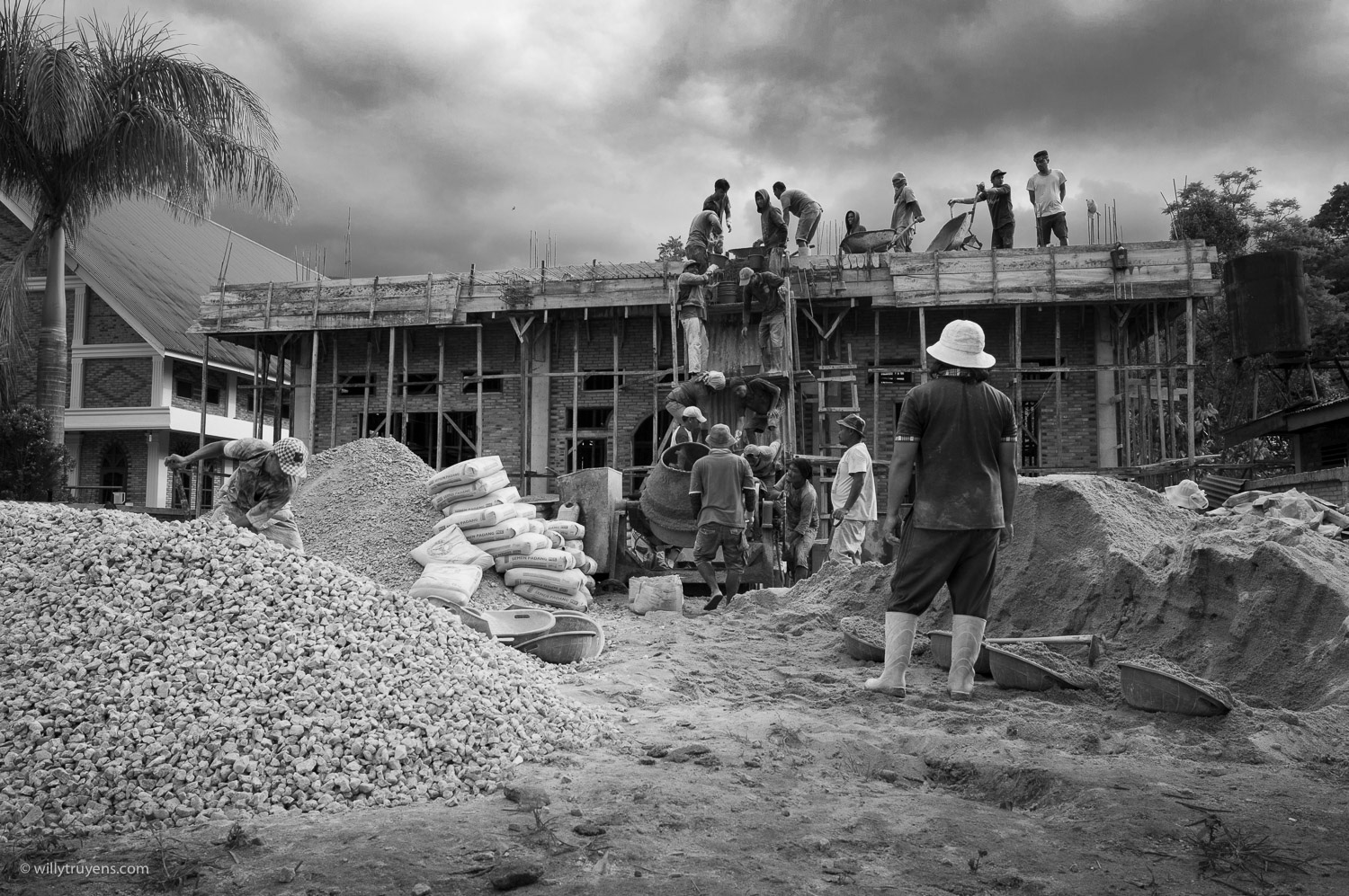 Construction workers, Samosir eiland, Sumatra