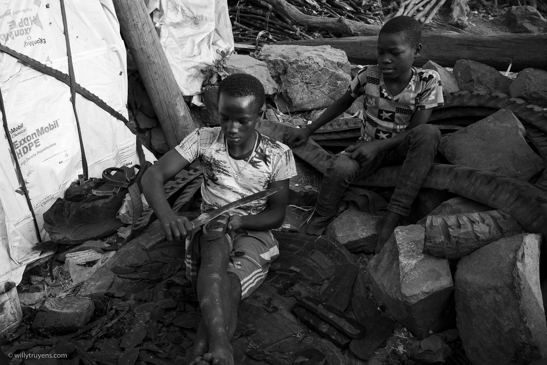 Cutting shoes from old tyres, Konso market