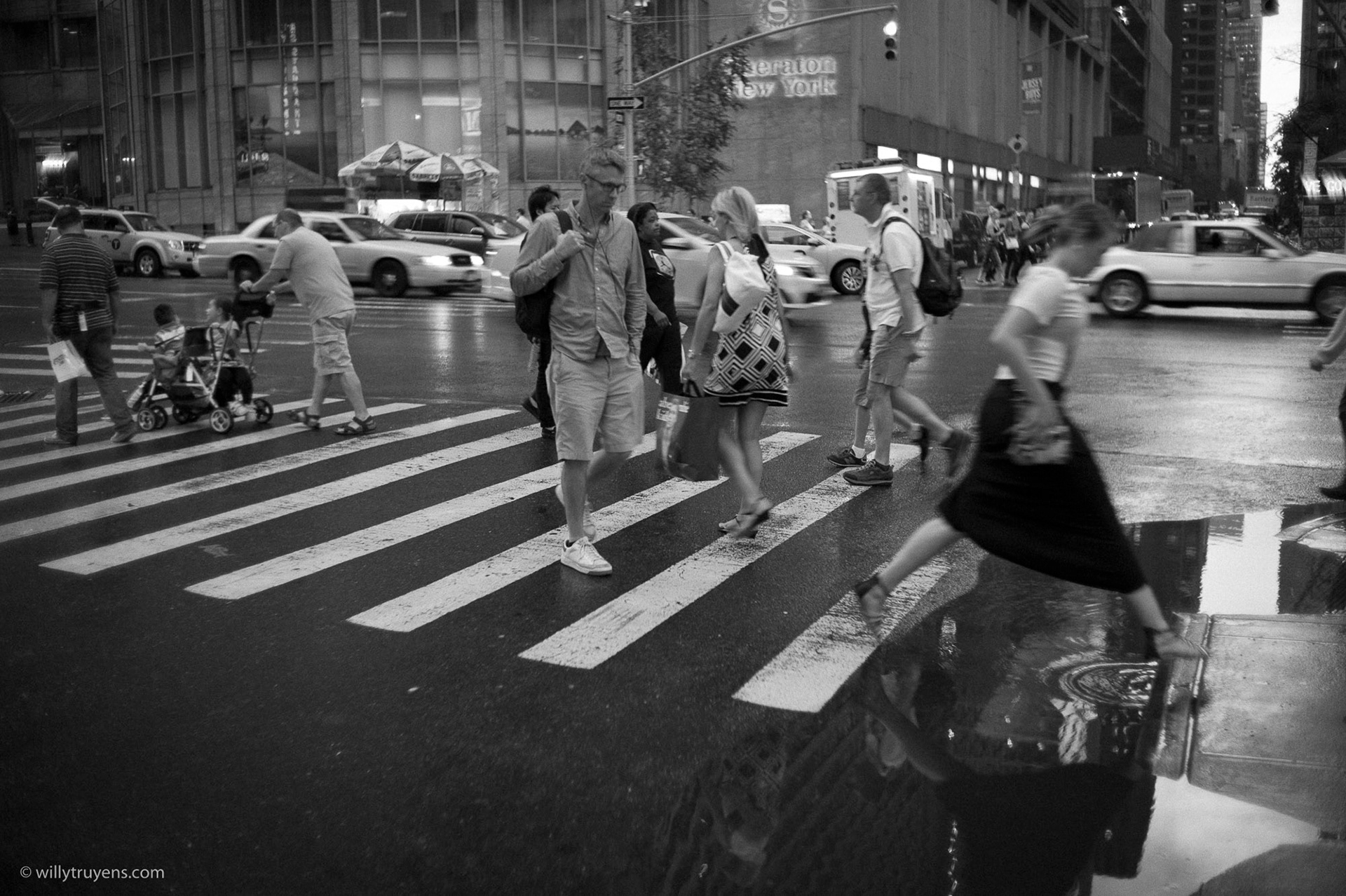 7th AV and 52nd Street