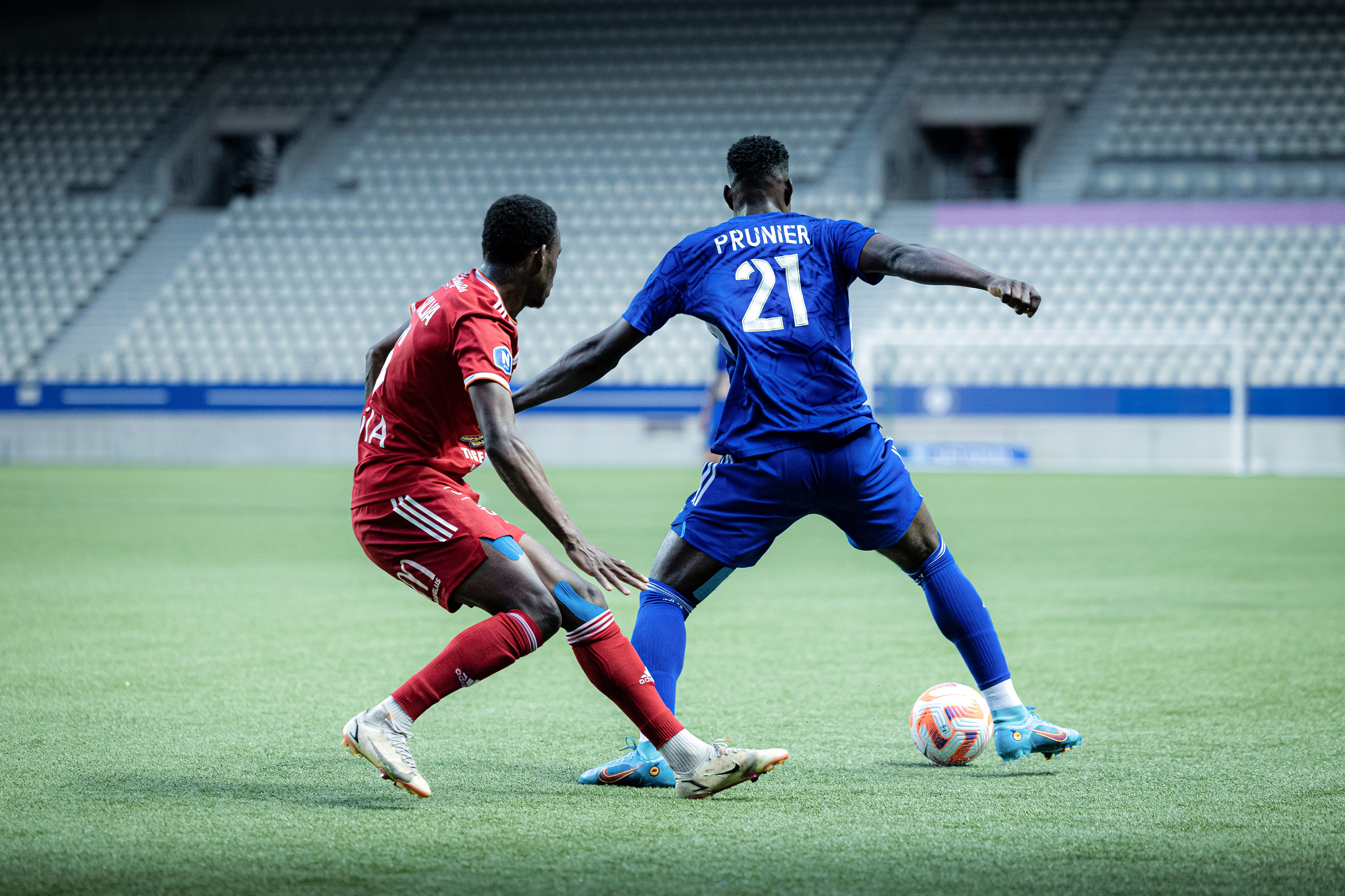 FC Versailles - FC Villefranche Beaujolais • 14/04/2023
