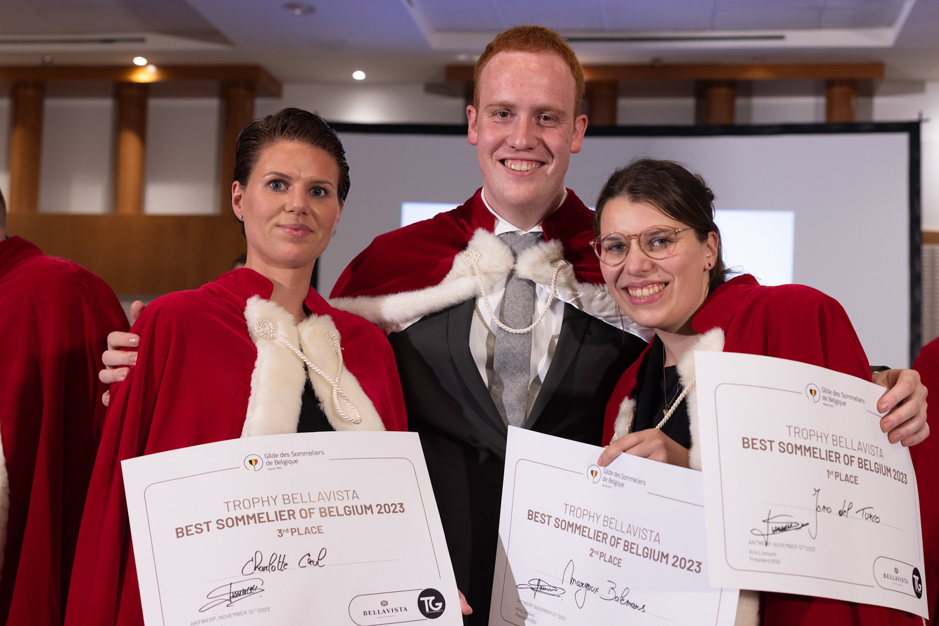 20231112 ANTWERP, BELGIUM Radisson Blu Astrid Hotel, final Best Sommelier of Belgium. Del Turco Jeno – Le Chalet de la Fôret** busy with the test on the picturesThis official title, unlike various commercial initiatives, not only comes with a trophy, valuable prizes, and enduring recognition but also opens doors for the winner to compete in European and World Championships. These global competitions are organized by ASI (Association Sommeliers International), currently led by the Belgian William Wouters.