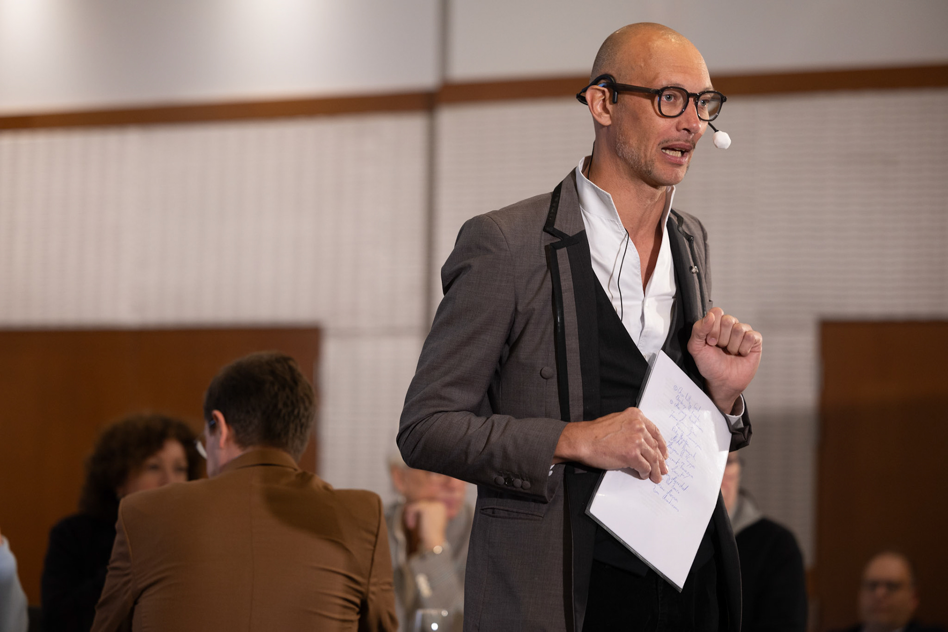 20231112 ANTWERP, BELGIUM Radisson Blu Astrid Hotel, final Best Sommelier of Belgium. Three candidates emerged from a pool of 14 in the semi-final, and the finalist is yet to be (-)After six practical tests that assessed participants' extensive knowledge, craftsmanship, and ability to handle stress, it was revealed that ……….. emerged as the ultimate winner. Employed at restaurant …………, ……….. will proudly carry the title not just for this year but throughout his entire professional career, as the title is a one-time achievement. The annual competition is organized by the Belgian Sommeliers Guild, with a distinguished jury comprising influential figures from the wine industry, past winners, and international members. This official title, unlike various commercial initiatives, not only comes with a trophy, valuable prizes, and enduring recognition but also opens doors for the winner to compete in European and World Championships. These global competitions are organized by ASI (Association Sommeliers International), currently led by the Belgian William Wouters.