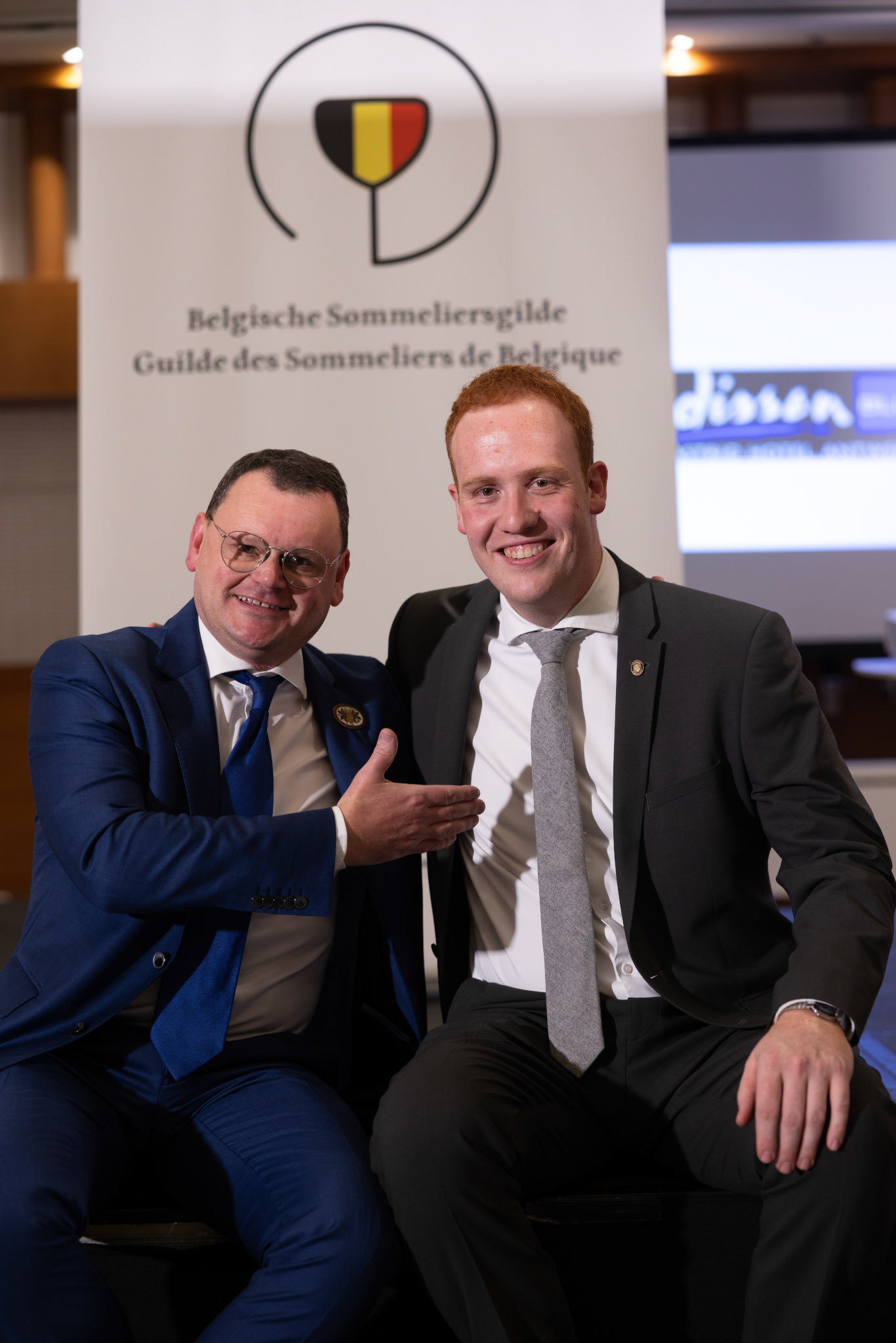 20231112 ANTWERP, BELGIUM Radisson Blu Astrid Hotel, final Best Sommelier of Belgium. Del Turco Jeno – Le Chalet de la Fôret** busy with the test on the picturesThis official title, unlike various commercial initiatives, not only comes with a trophy, valuable prizes, and enduring recognition but also opens doors for the winner to compete in European and World Championships. These global competitions are organized by ASI (Association Sommeliers International), currently led by the Belgian William Wouters.