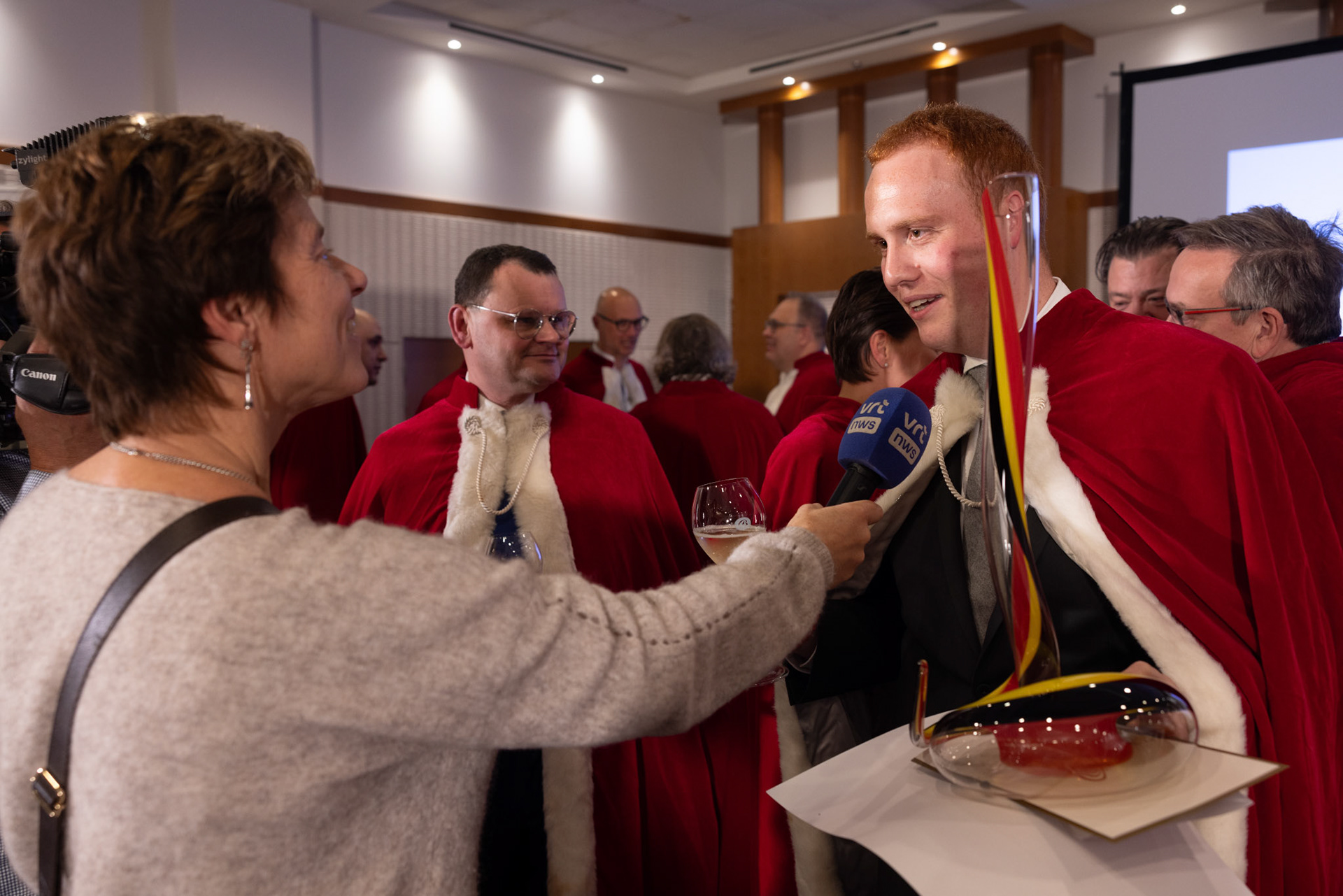 20231112 ANTWERP, BELGIUM Radisson Blu Astrid Hotel, final Best Sommelier of Belgium. Del Turco Jeno – Le Chalet de la Fôret** busy with the test on the picturesThis official title, unlike various commercial initiatives, not only comes with a trophy, valuable prizes, and enduring recognition but also opens doors for the winner to compete in European and World Championships. These global competitions are organized by ASI (Association Sommeliers International), currently led by the Belgian William Wouters.