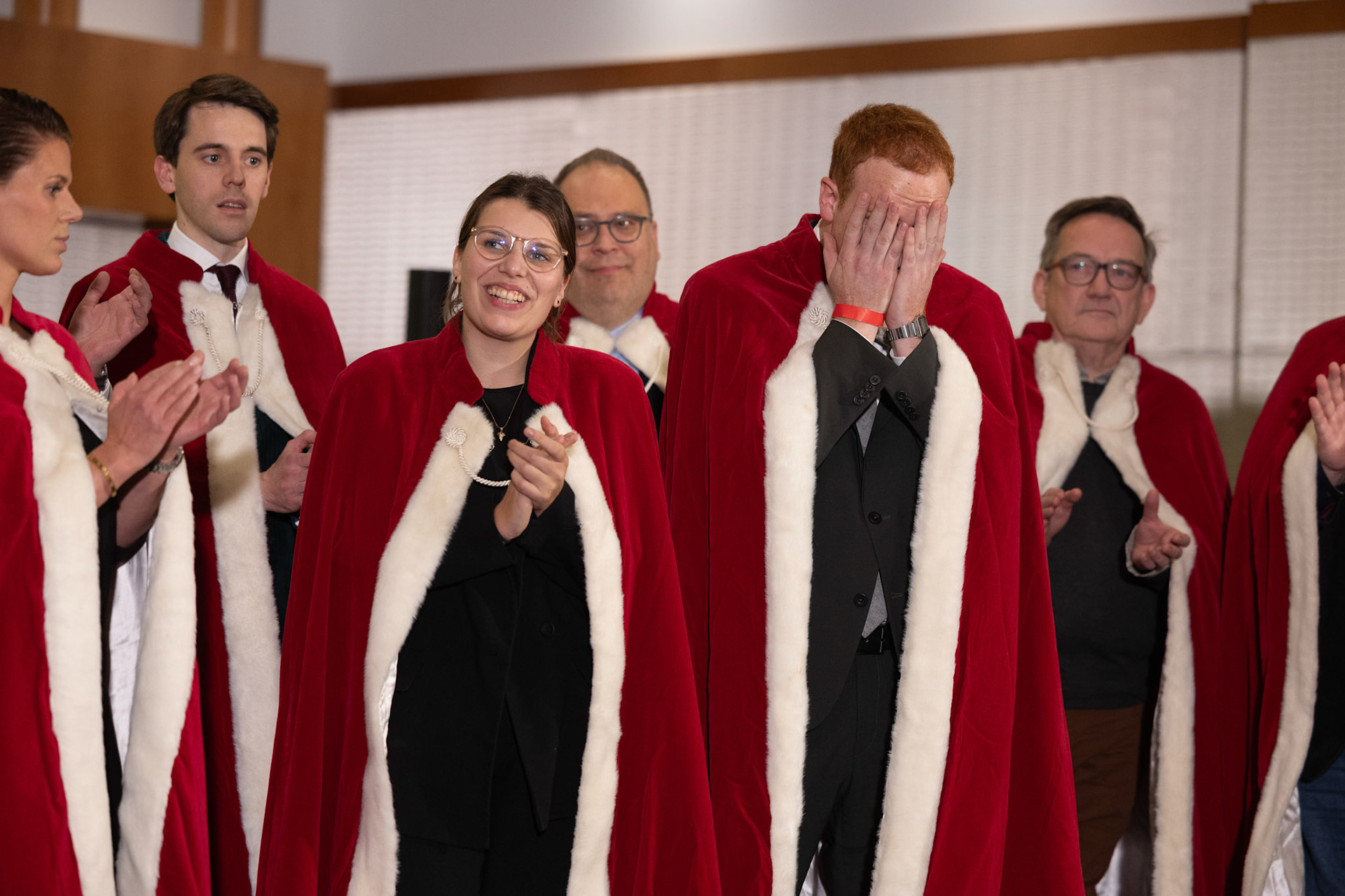 20231112 ANTWERP, BELGIUM Radisson Blu Astrid Hotel, final Best Sommelier of Belgium. Del Turco Jeno – Le Chalet de la Fôret** busy with the test on the picturesThis official title, unlike various commercial initiatives, not only comes with a trophy, valuable prizes, and enduring recognition but also opens doors for the winner to compete in European and World Championships. These global competitions are organized by ASI (Association Sommeliers International), currently led by the Belgian William Wouters.