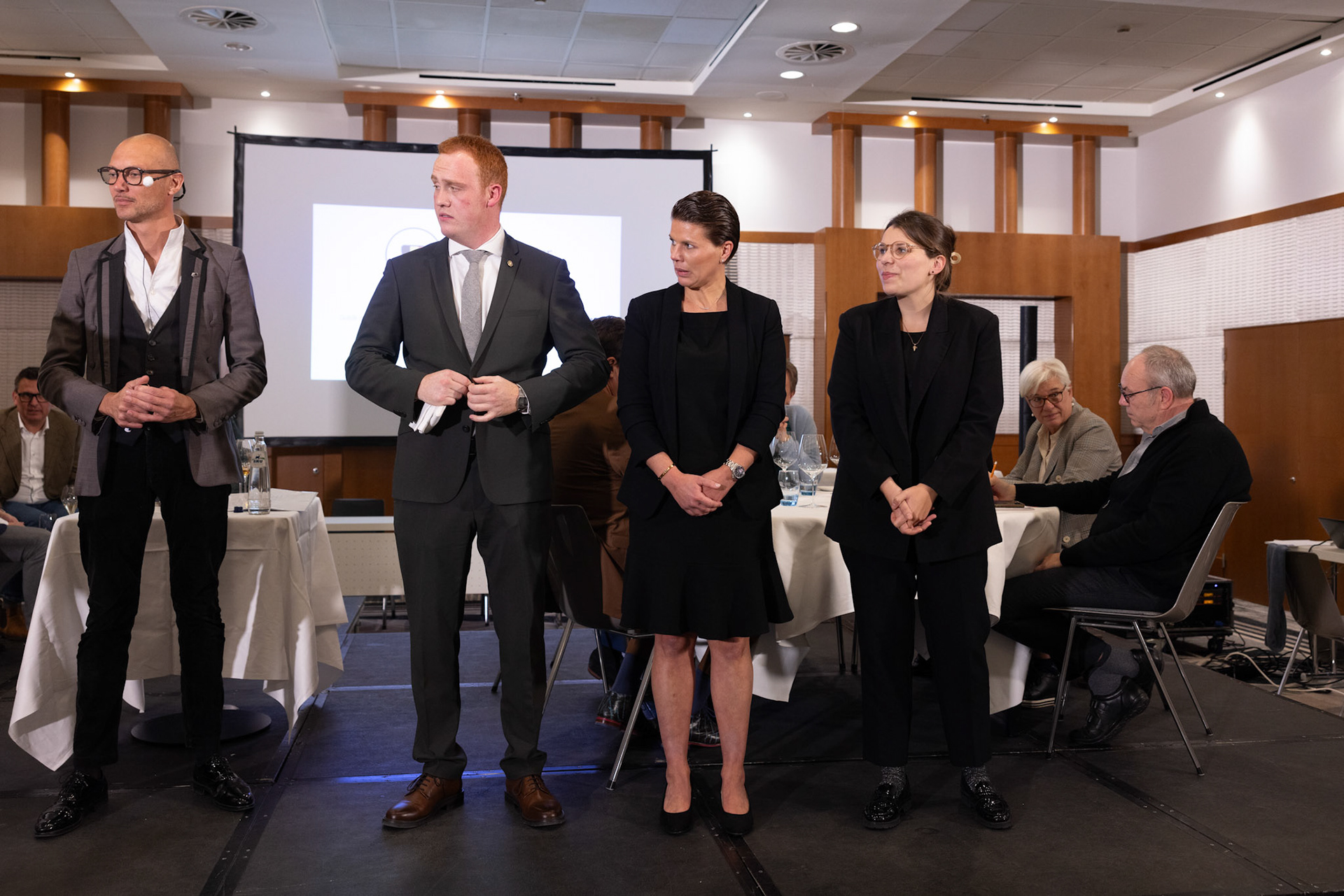 20231112 ANTWERP, BELGIUM Radisson Blu Astrid Hotel, final Best Sommelier of Belgium. Del Turco Jeno – Le Chalet de la Fôret** busy with the test on the picturesThis official title, unlike various commercial initiatives, not only comes with a trophy, valuable prizes, and enduring recognition but also opens doors for the winner to compete in European and World Championships. These global competitions are organized by ASI (Association Sommeliers International), currently led by the Belgian William Wouters.