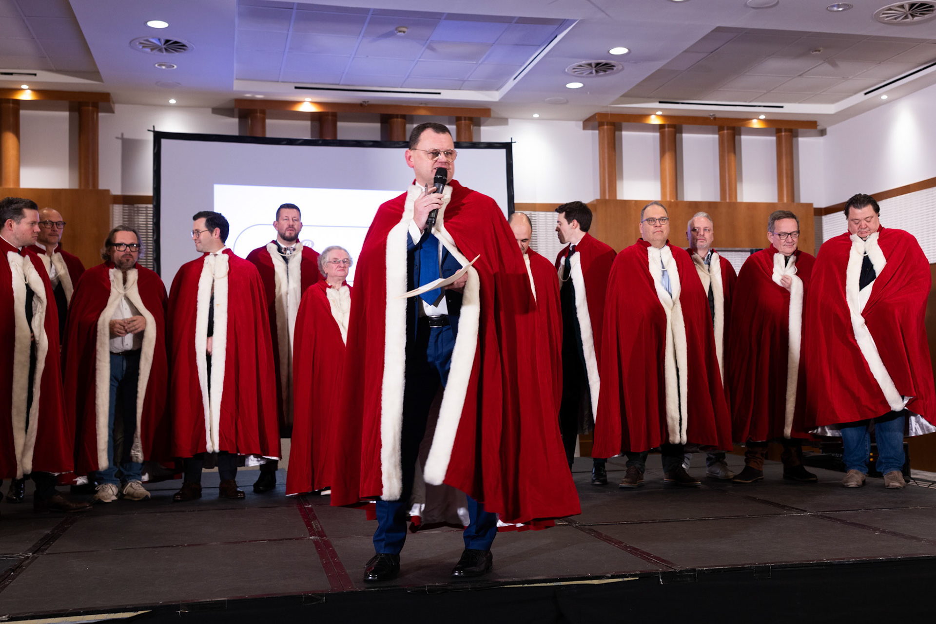 20231112 ANTWERP, BELGIUM Radisson Blu Astrid Hotel, final Best Sommelier of Belgium. Del Turco Jeno – Le Chalet de la Fôret** busy with the test on the picturesThis official title, unlike various commercial initiatives, not only comes with a trophy, valuable prizes, and enduring recognition but also opens doors for the winner to compete in European and World Championships. These global competitions are organized by ASI (Association Sommeliers International), currently led by the Belgian William Wouters.