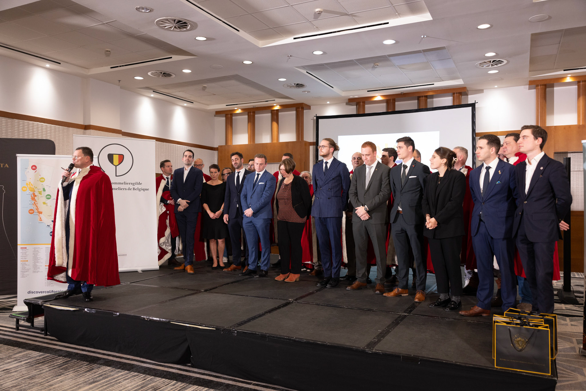 20231112 ANTWERP, BELGIUM Radisson Blu Astrid Hotel, final Best Sommelier of Belgium. Del Turco Jeno – Le Chalet de la Fôret** busy with the test on the picturesThis official title, unlike various commercial initiatives, not only comes with a trophy, valuable prizes, and enduring recognition but also opens doors for the winner to compete in European and World Championships. These global competitions are organized by ASI (Association Sommeliers International), currently led by the Belgian William Wouters.