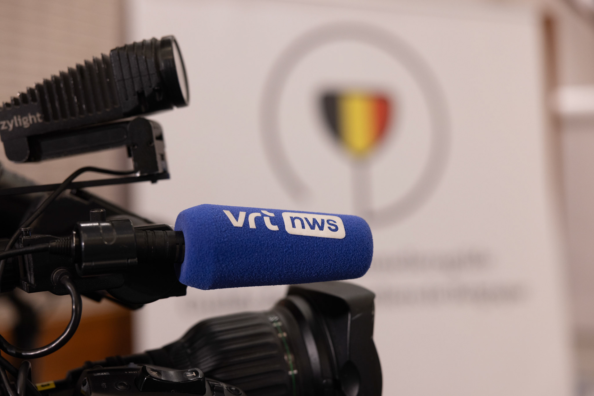 20231112 ANTWERP, BELGIUM Radisson Blu Astrid Hotel, final Best Sommelier of Belgium. Crul Charlotte – Cuines 33is Bussy with her test on the picturesThis official title, unlike various commercial initiatives, not only comes with a trophy, valuable prizes, and enduring recognition but also opens doors for the winner to compete in European and World Championships. These global competitions are organized by ASI (Association Sommeliers International), currently led by the Belgian William Wouters.