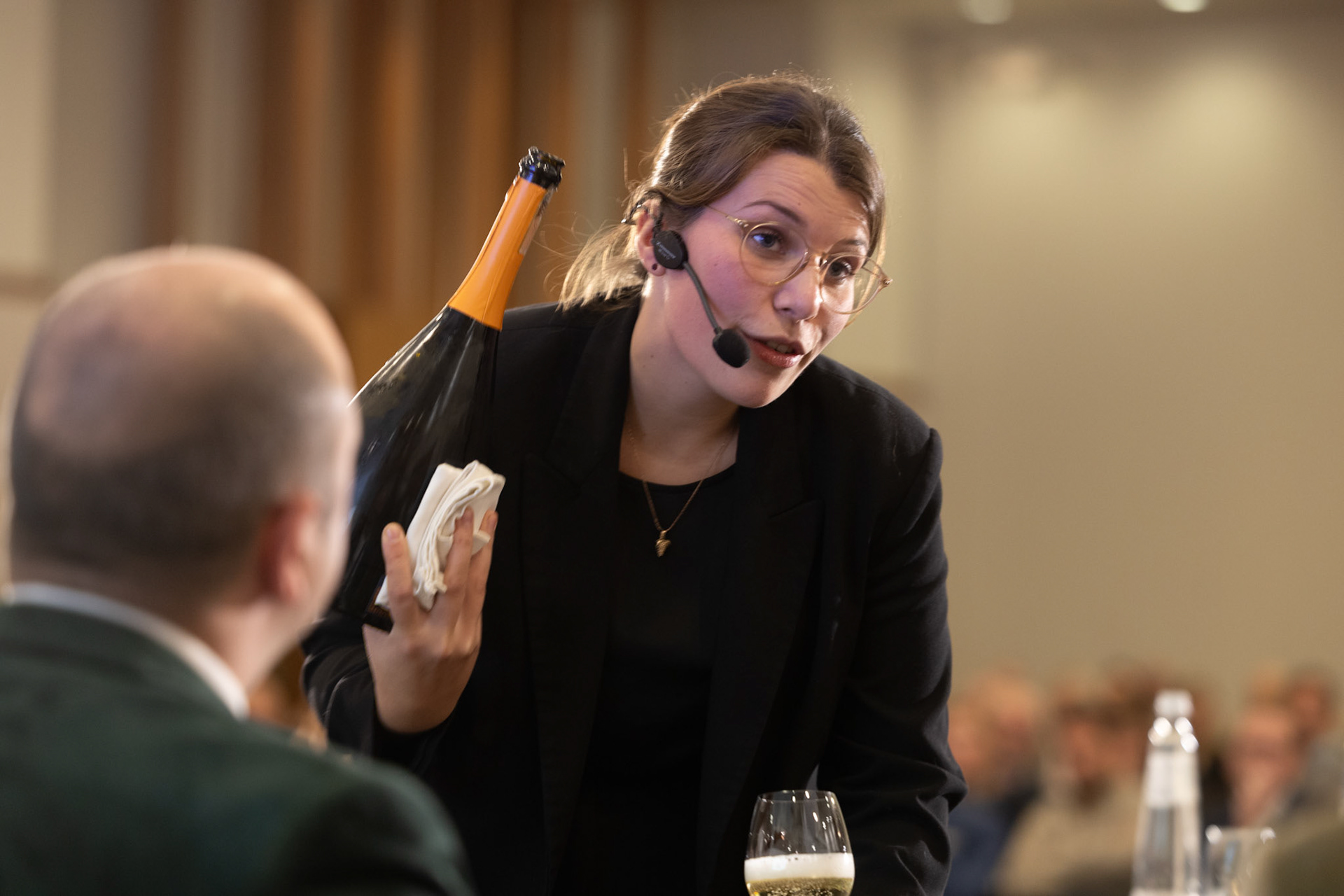 20231112 ANTWERP, BELGIUM Radisson Blu Astrid Hotel, final Best Sommelier of Belgium. Three candidates emerged from a pool of 14 in the semi-final, and the finalist is yet to be (-)After six practical tests that assessed participants' extensive knowledge, craftsmanship, and ability to handle stress, it was revealed that ……….. emerged as the ultimate winner. Employed at restaurant …………, ……….. will proudly carry the title not just for this year but throughout his entire professional career, as the title is a one-time achievement. The annual competition is organized by the Belgian Sommeliers Guild, with a distinguished jury comprising influential figures from the wine industry, past winners, and international members. This official title, unlike various commercial initiatives, not only comes with a trophy, valuable prizes, and enduring recognition but also opens doors for the winner to compete in European and World Championships. These global competitions are organized by ASI (Association Sommeliers International), currently led by the Belgian William Wouters.