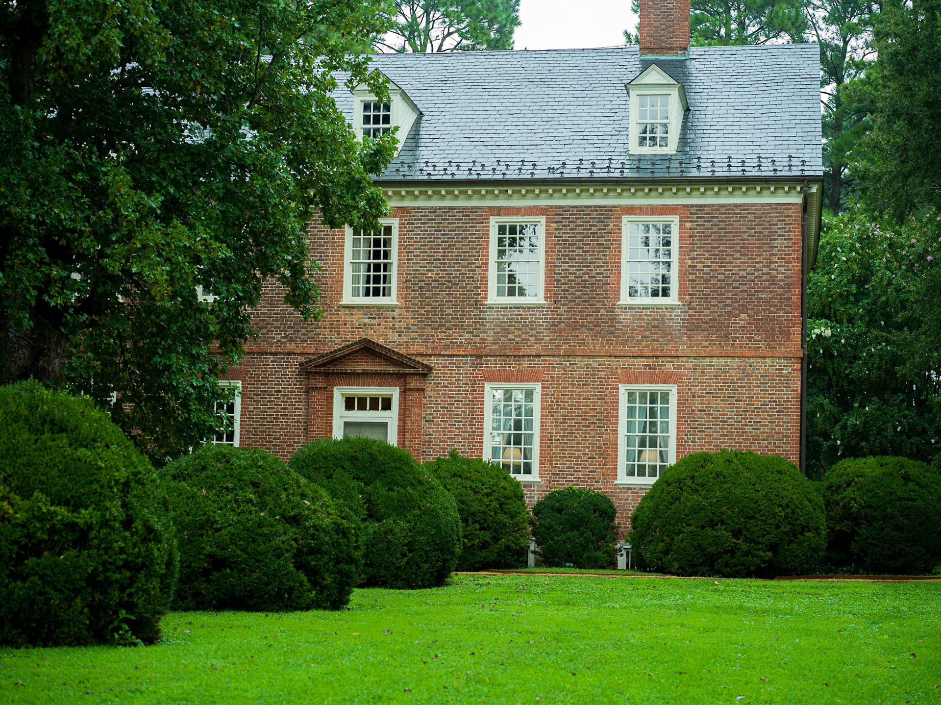 Plantation House built before the Civil War along the road from Williamsburg to Richmond.
