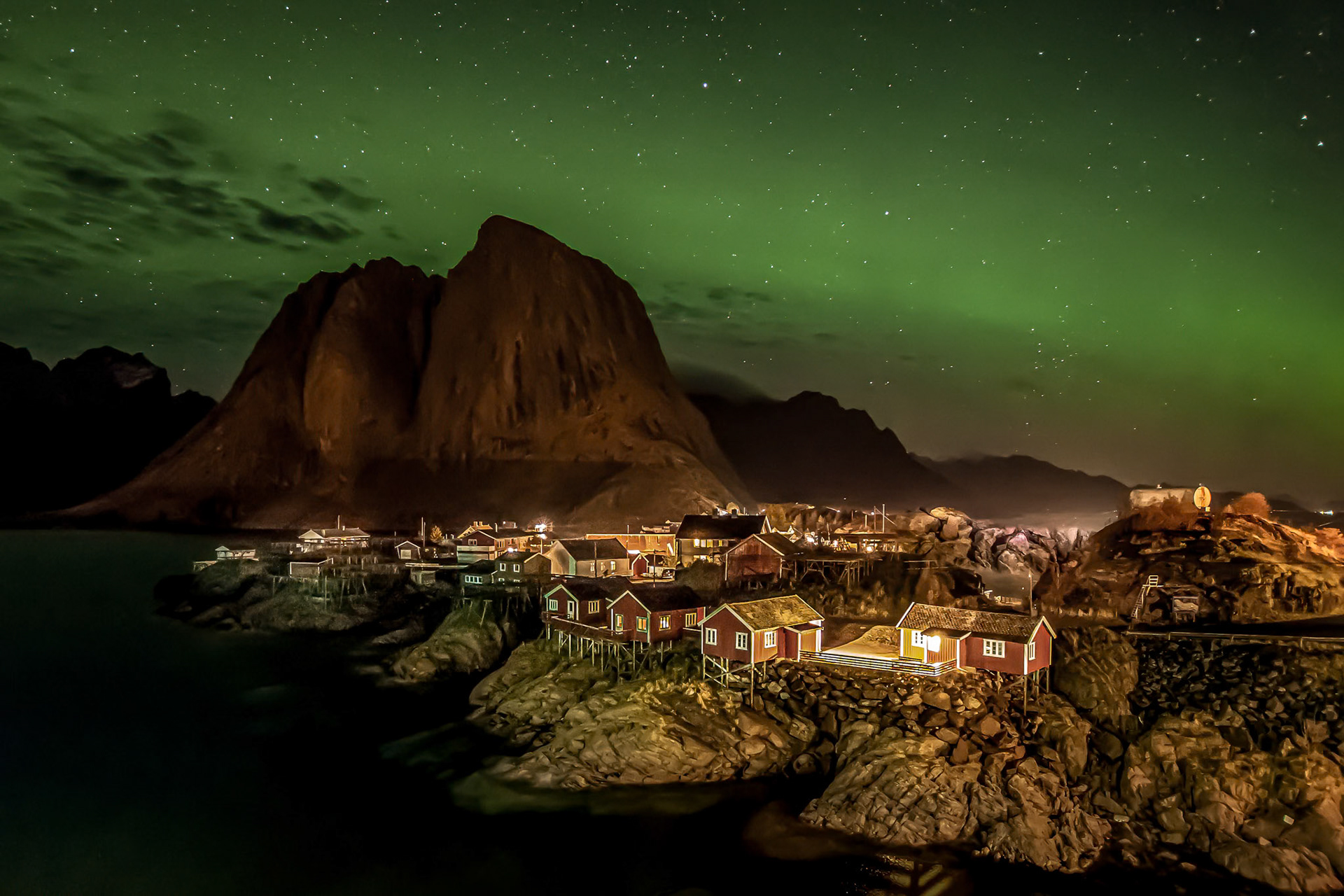 Lofoty'18 Hamnoy z delikatną nutką zieleni.