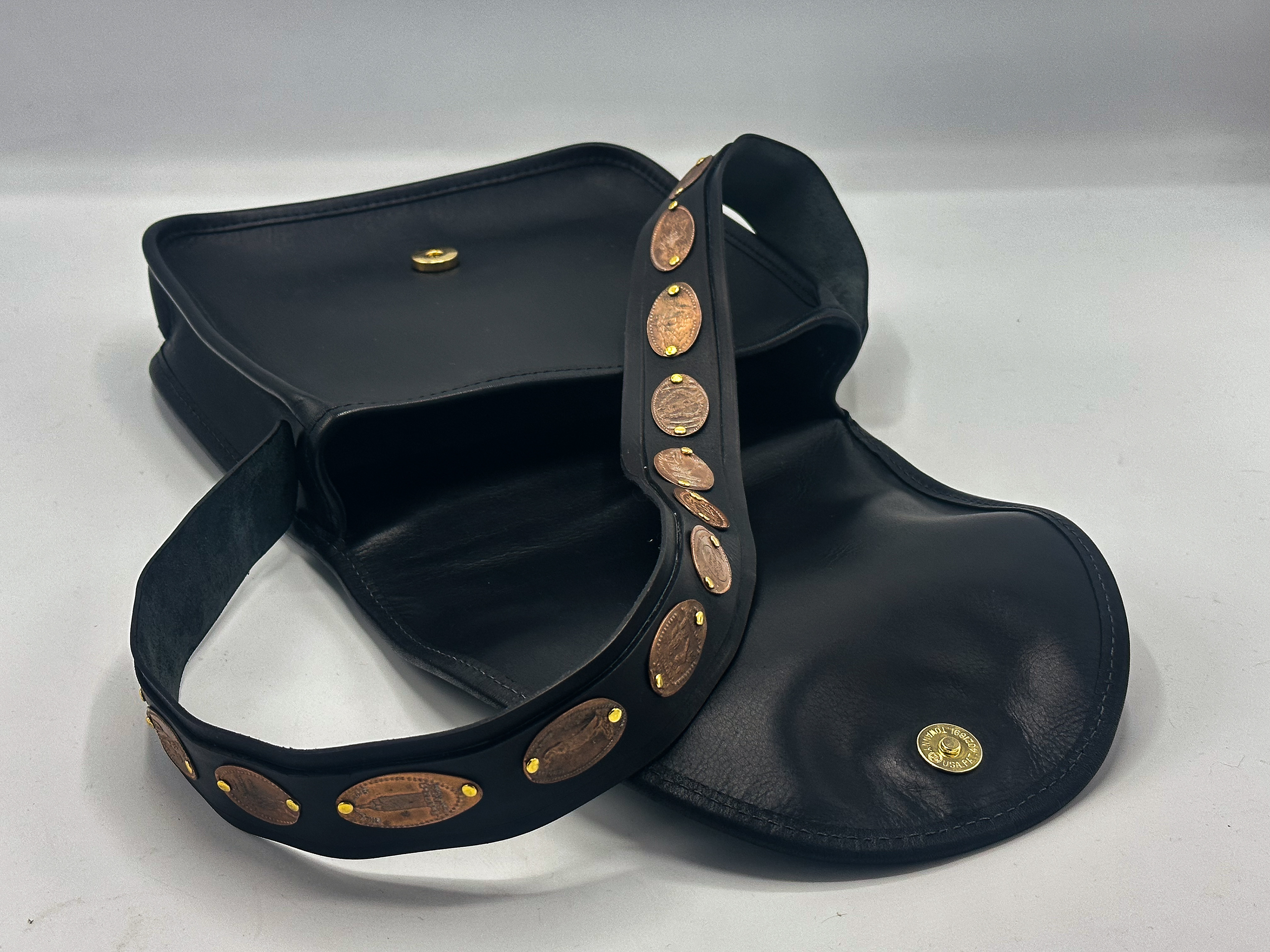Souvenir Leather Bag / Fall 2022