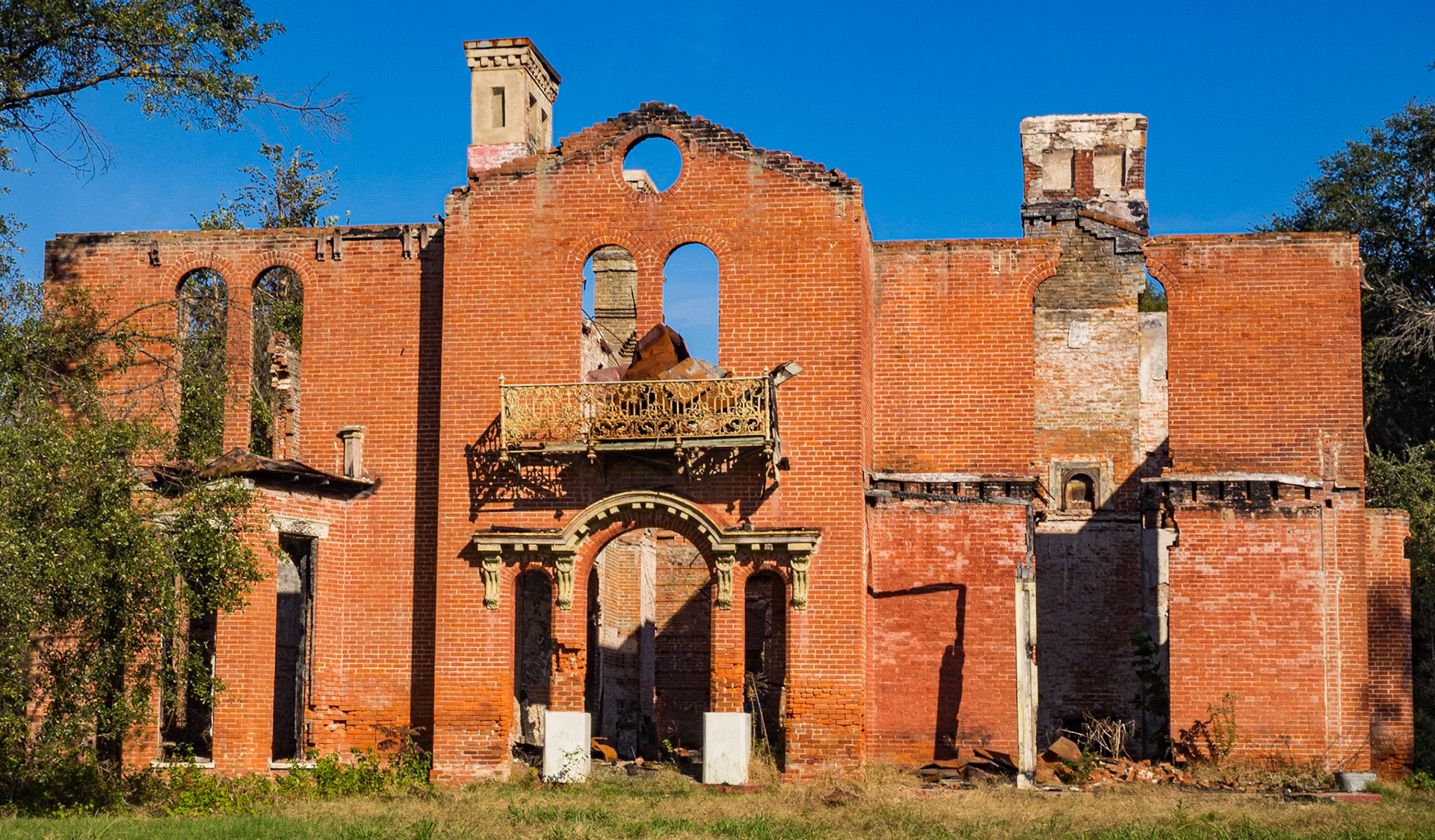 Mt Holly Mansion near Lake Washington