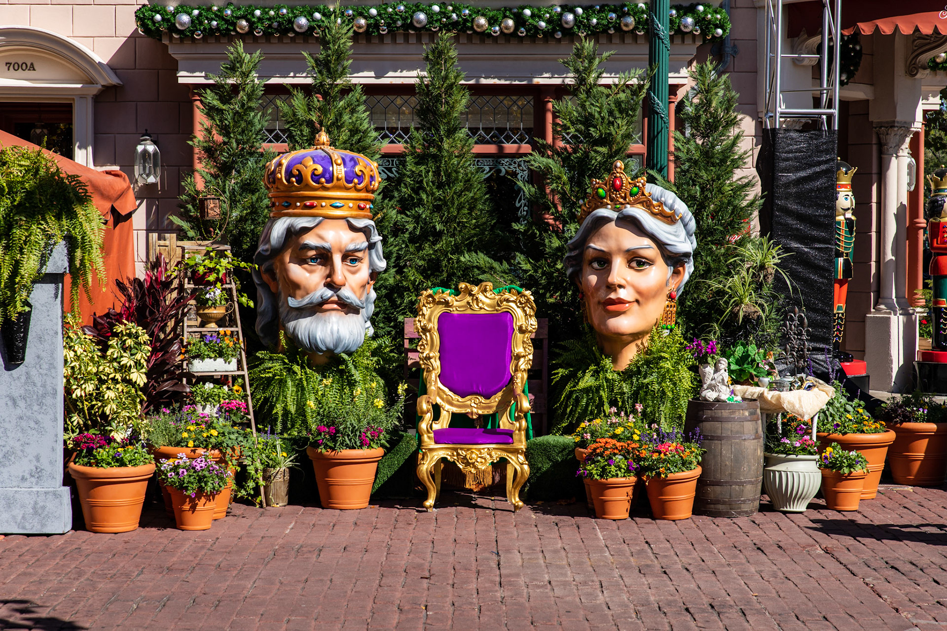 It’s Mardi Gras at Universal Studios. I was lucky enough to find the throne unoccupied for clear view.