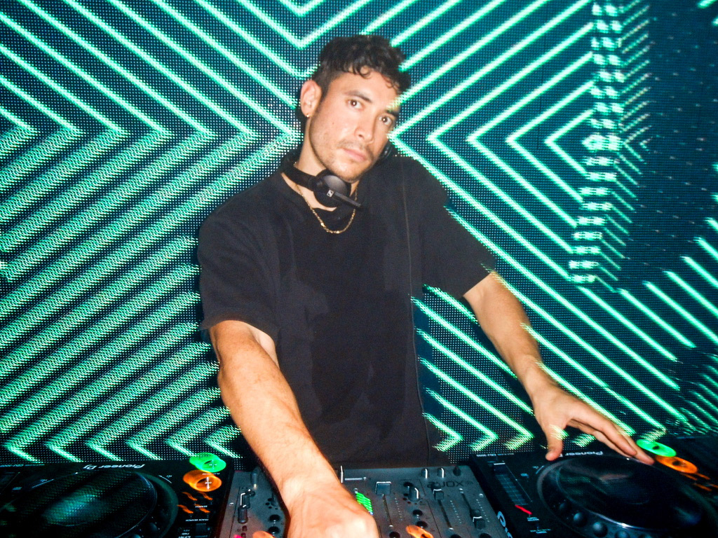 DAX J