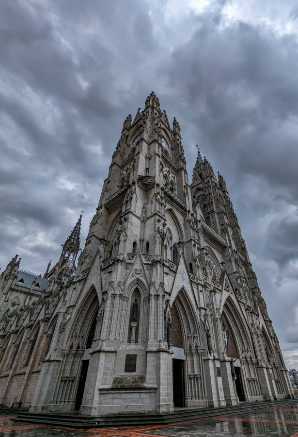 Basílica del Voto Nacional - Quito, Ecuador