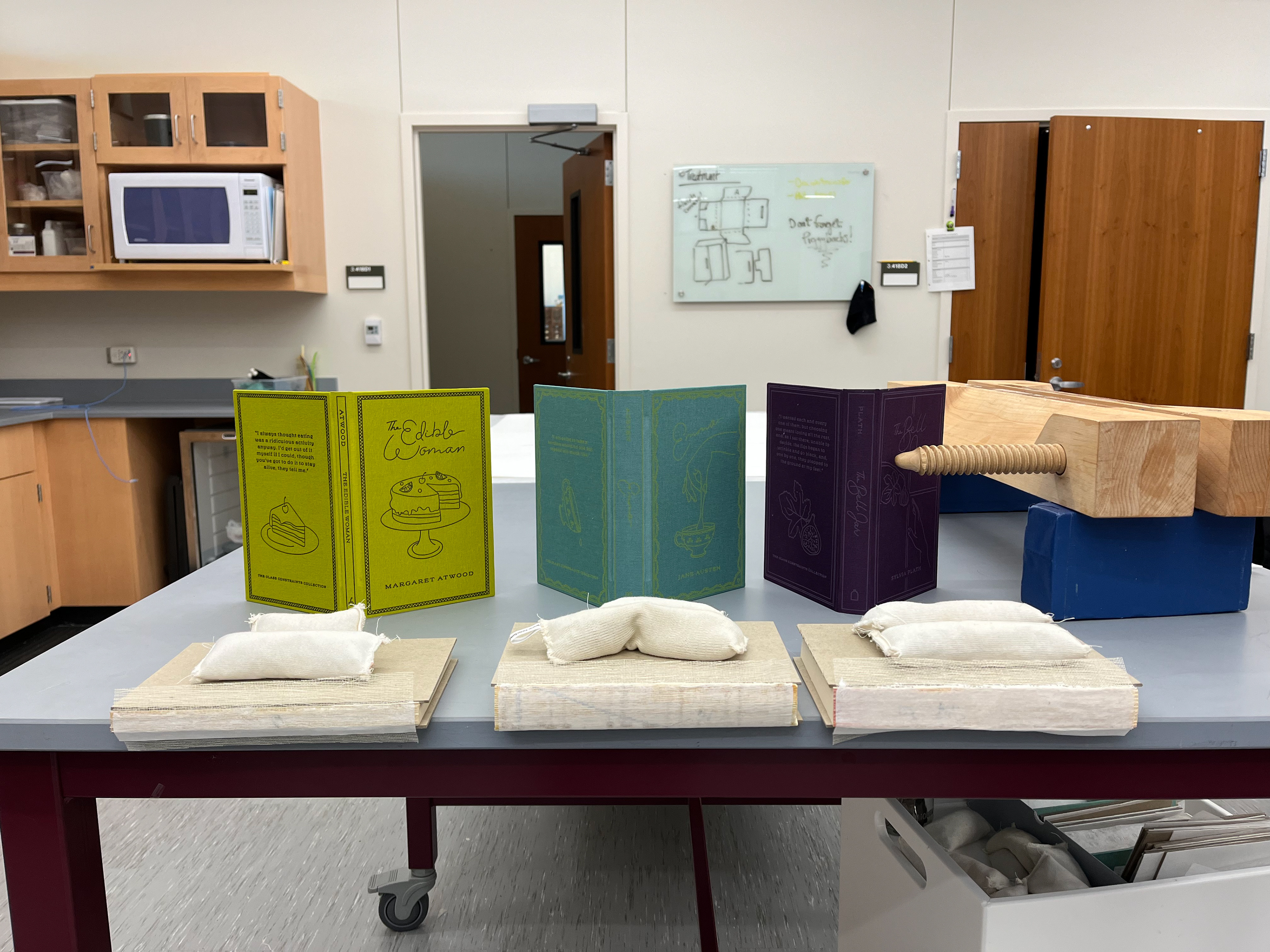 Cases and drying textblocks