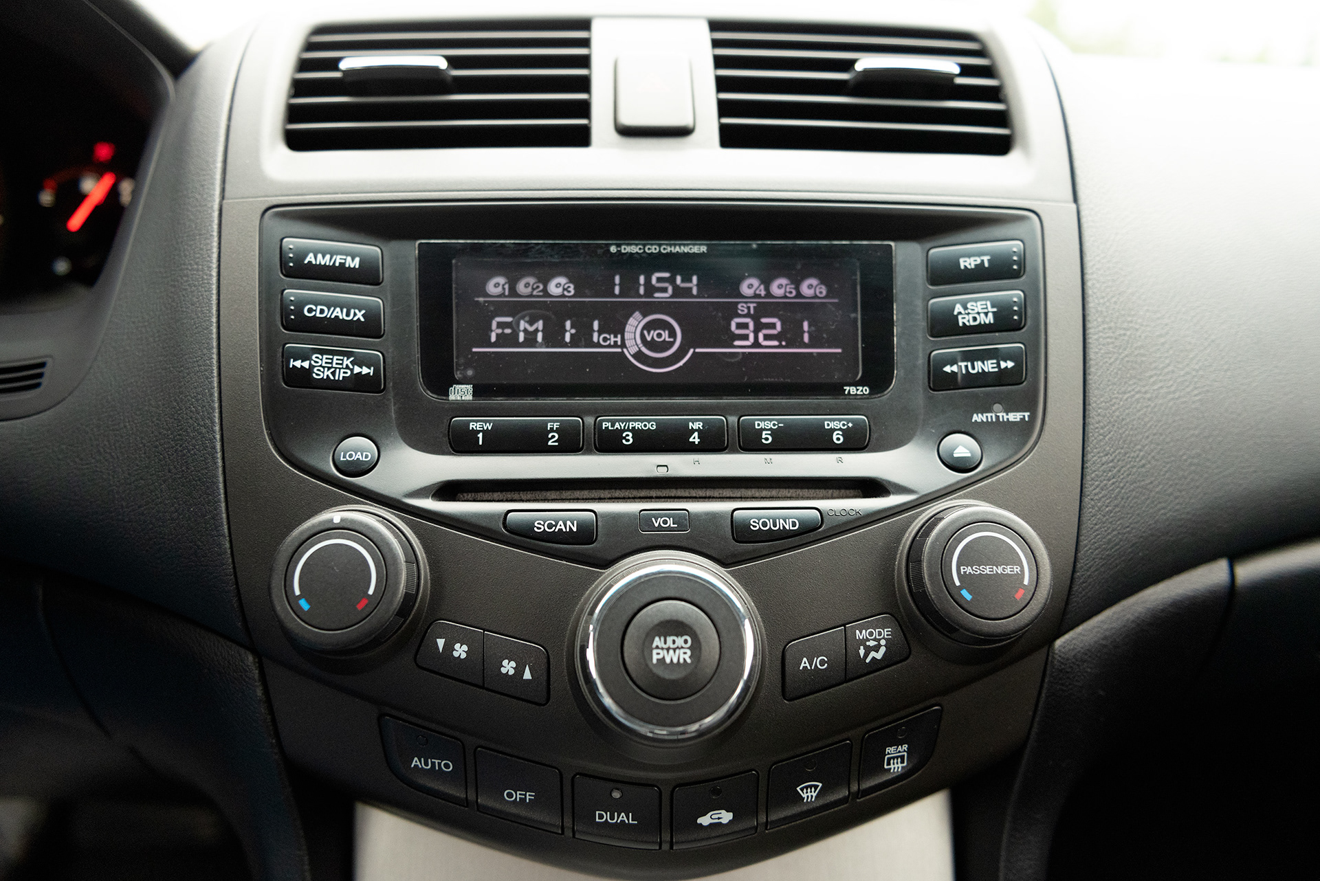 2003 Honda Accord Coupe center console