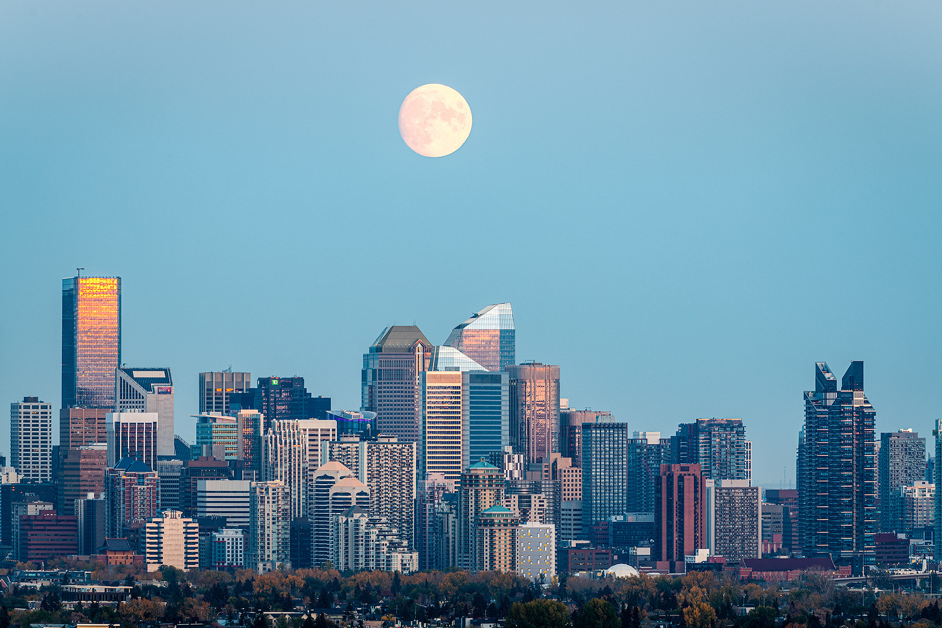 The rising Moon over a portion of the Downtown Calgary skyline, from Edworthy Park, Calgary, AB - October 7th (7:00 PM, 45 Mp)