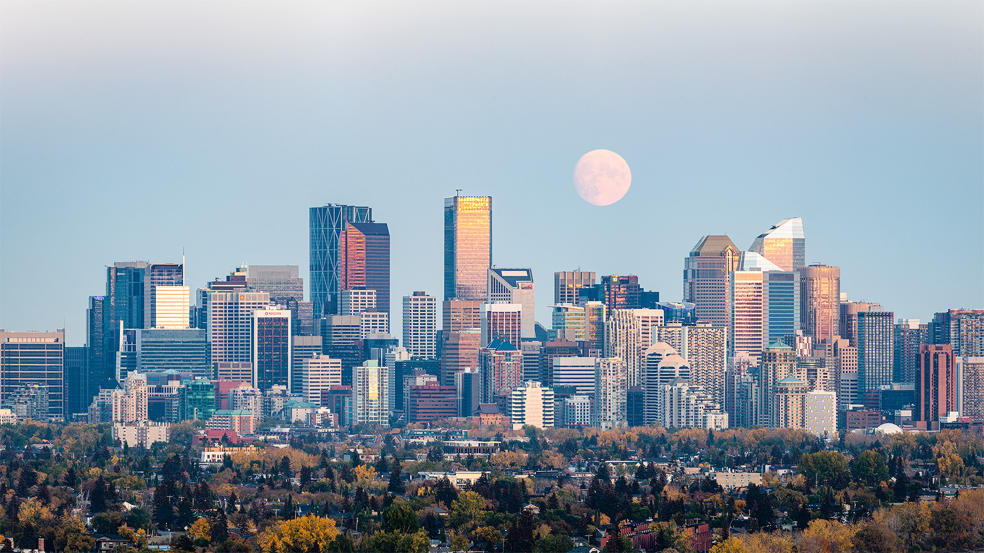 The rising Moon over the Downtown Calgary skyline, from Edworthy Park, Calgary, AB - October 7th (6:53 PM, 16:9 5 shot stitched pano - 120 Mp)