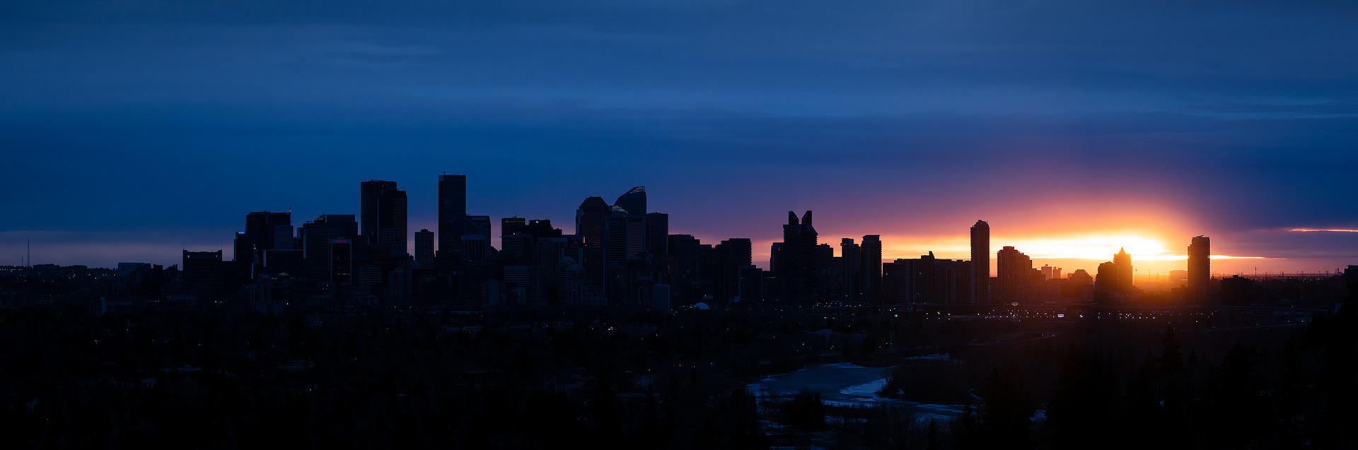 3x1 Panoramic Cityscape (8 shot) of the downtown skyline [sunrise (sun altitude 0.1 degrees)] from Edworthy Park, Calgary, AB