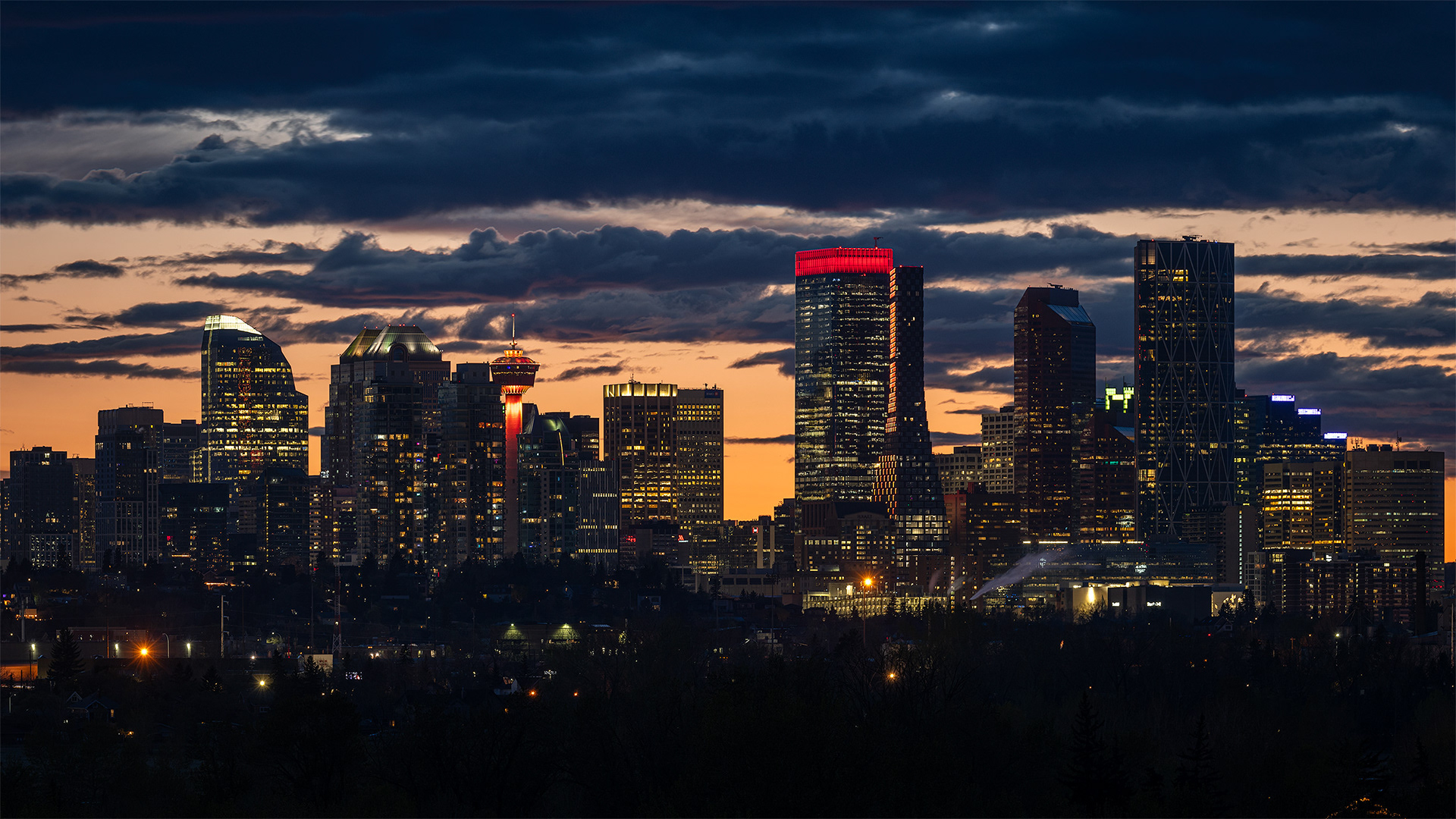 16x9 Panoramic Cityscape (3 shot) of the downtown skyline [Nautical Twilight (sun altitude -6.9 degree)] from near Valleyview Park, Calgary, AB