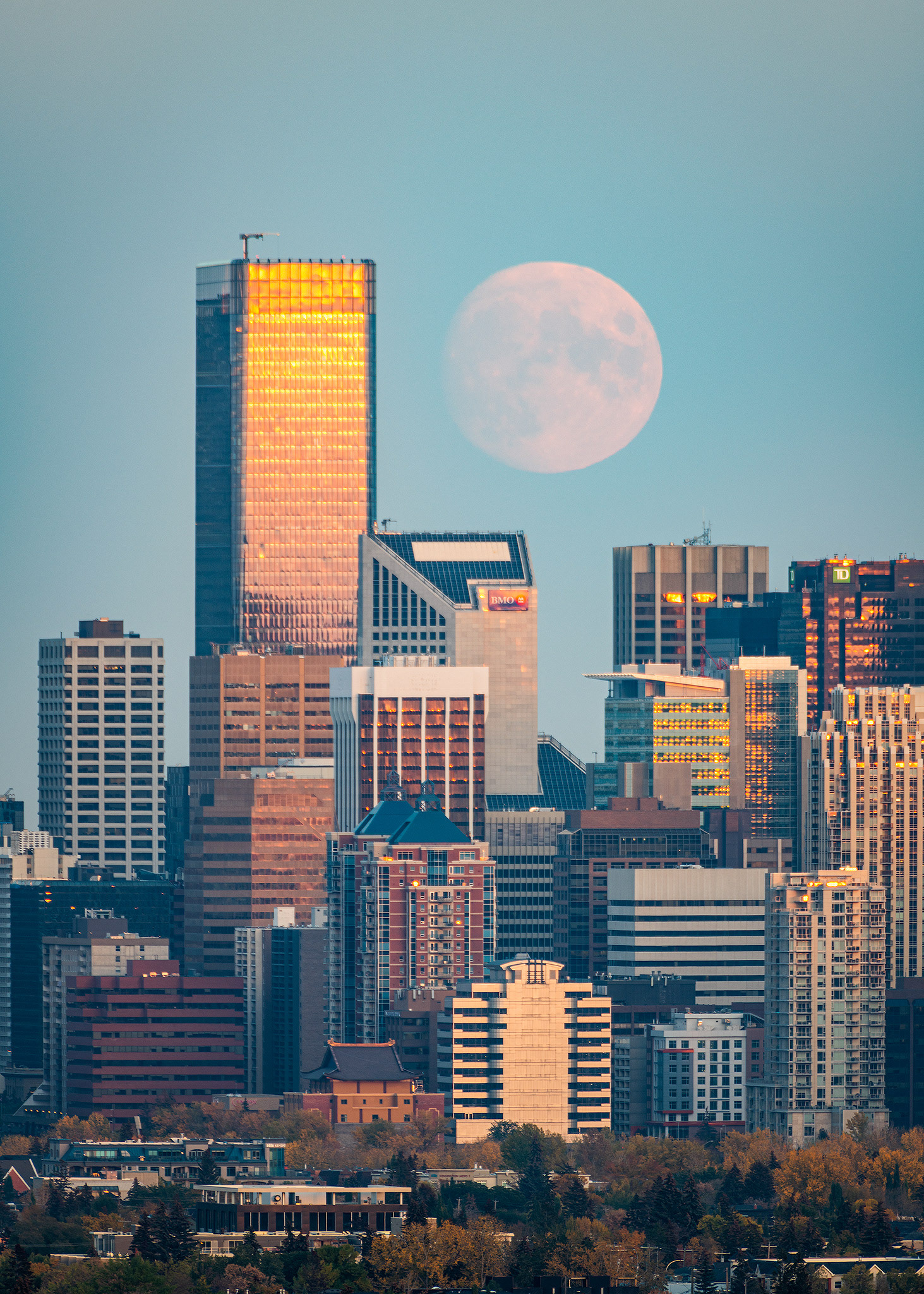 The rising Moon over a portion of the Downtown Calgary skyline, from Edworthy Park, Calgary, AB - October 7th (6:50 PM, 42 Mp)