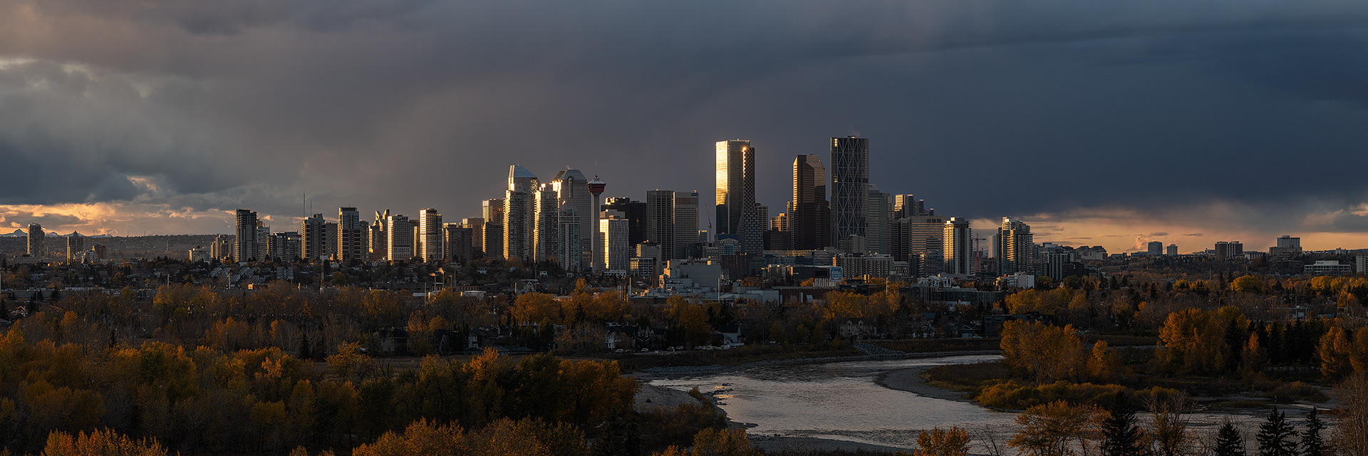 Panoramic Cityscape (sunset) from Valleyview Park, Calgary, Alberta