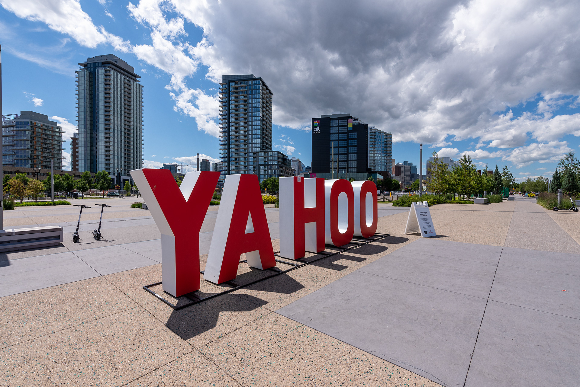 YAHOO! Downtown view from the Pathway near the George C. King Bridge, Calgary, Alberta