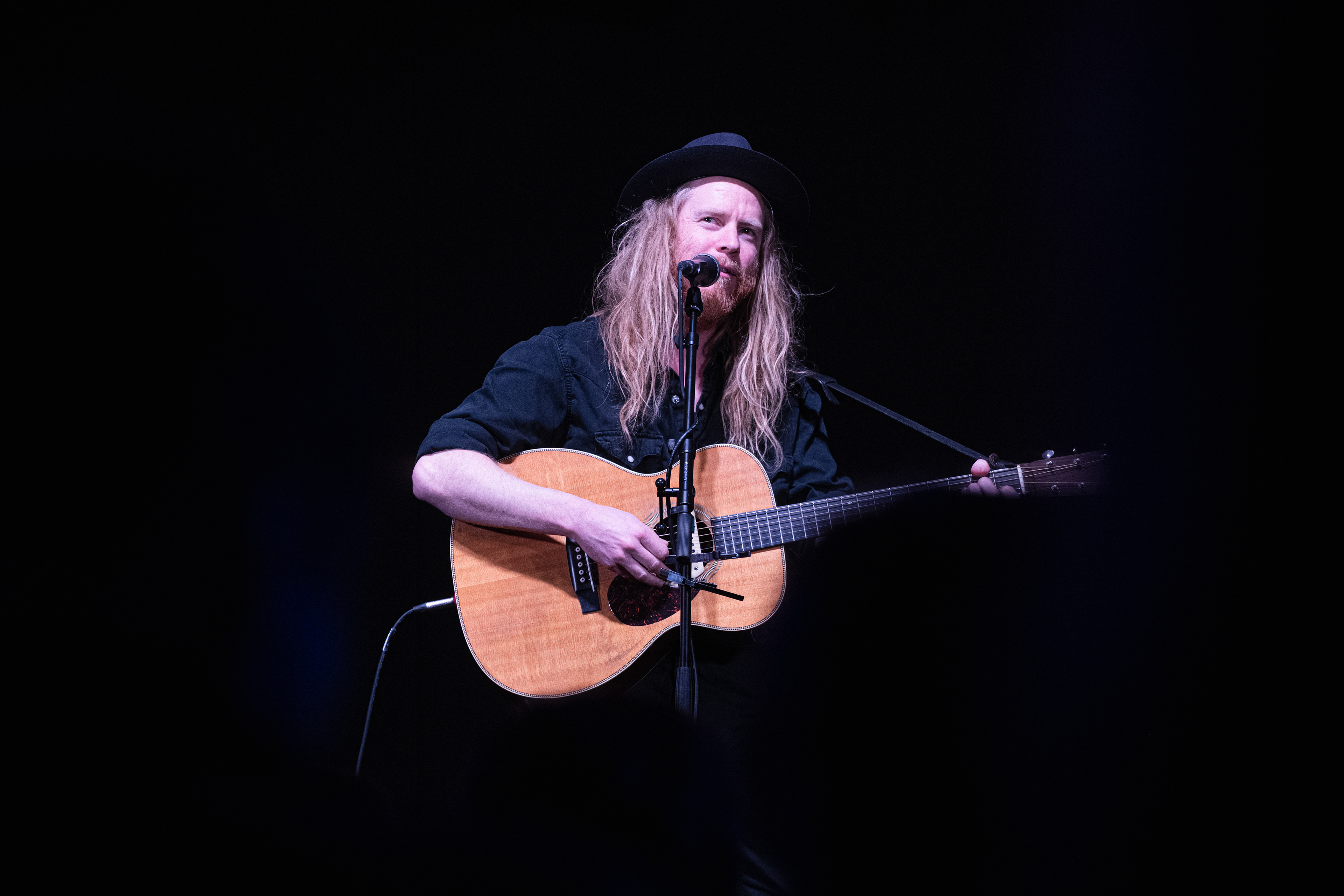 14/04/2022, London, United Kingdom. Stu Larsen and Ed Patrick who was his opening act, performed on 14th of April at Bush Hall in London. The capital city was another spot on the tour map, first, right after COVID-19 pandemic.  Stu Larsen is an Australian folk-pop musician and has always been true to himself and idea of travelling the world with his guitar. He emerged in 2014 with the album called "Vagabond".