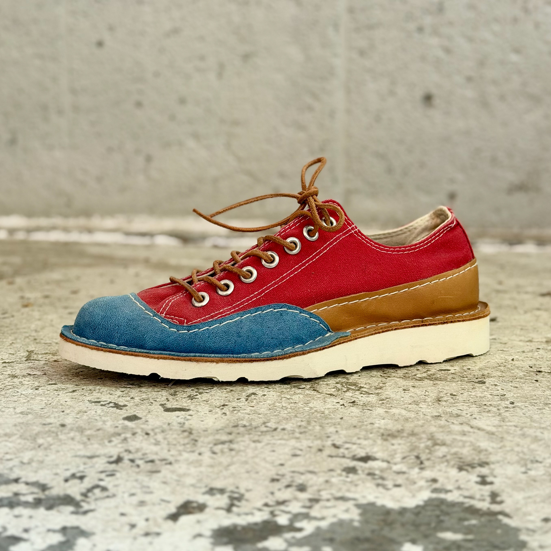 Christy (Colours: Off white or black)