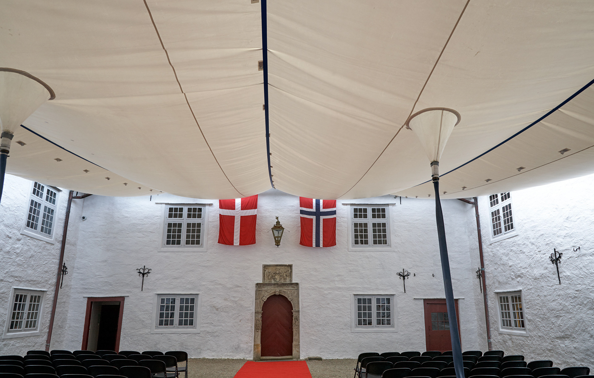 MARIANNE RAFTER IS A FASHION, PORTRAIT AND LIFESTYLE PHOTOGRAPHER BASED IN NEW YORK