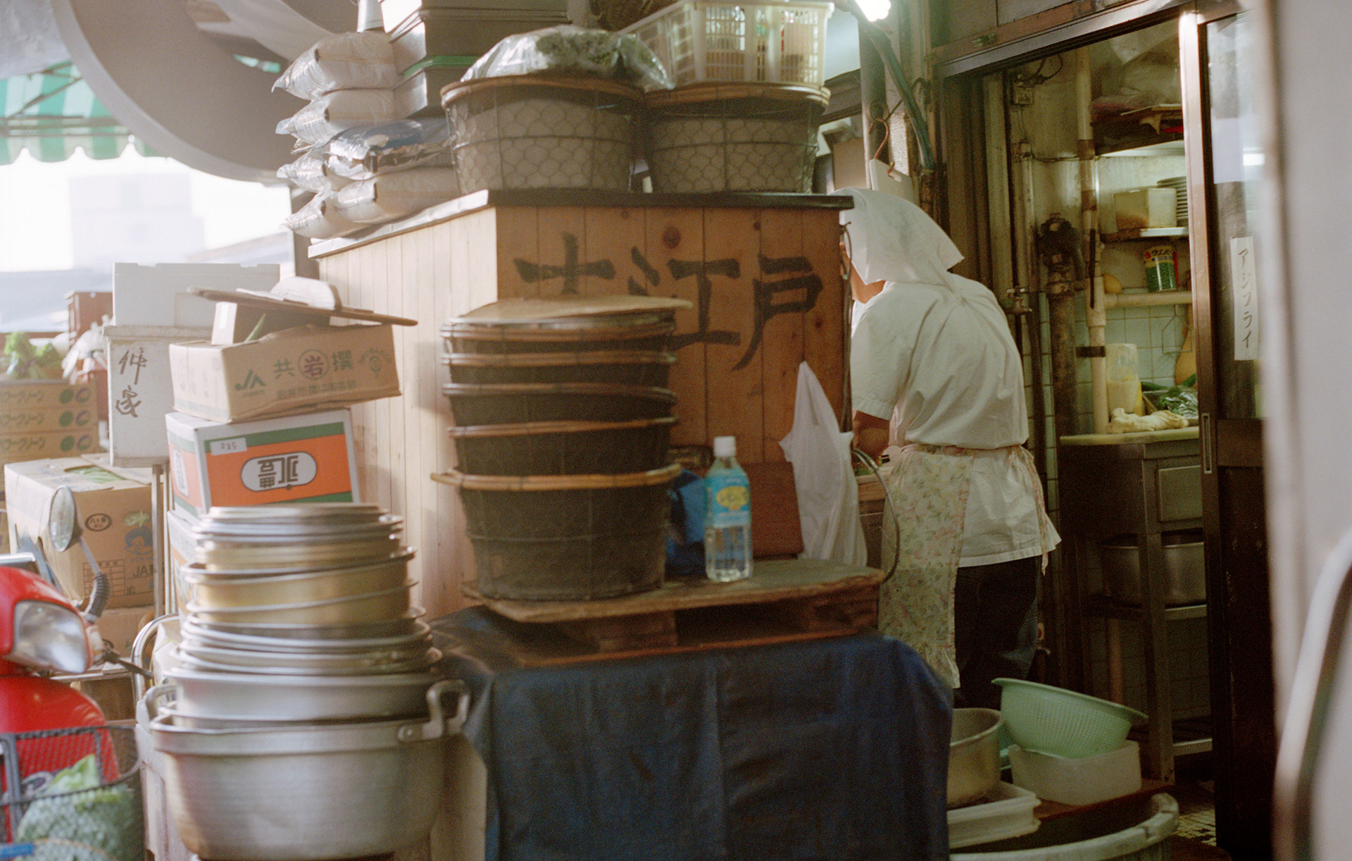 MARIANNE RAFTER IS A FASHION, PORTRAIT AND LIFESTYLE PHOTOGRAPHER BASED IN NEW YORK tsukiji tokyo fish market