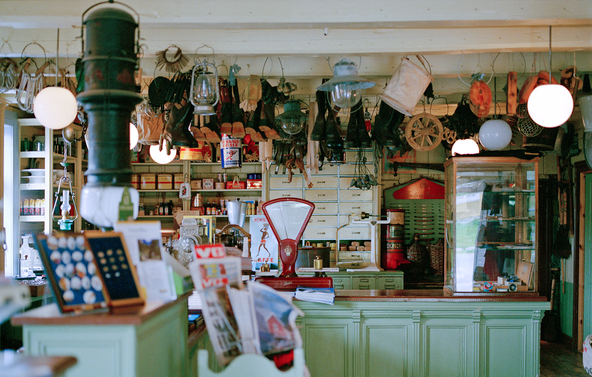 MARIANNE RAFTER IS A FASHION, PORTRAIT AND LIFESTYLE PHOTOGRAPHER BASED IN NEW YORK fishermans store north of norway