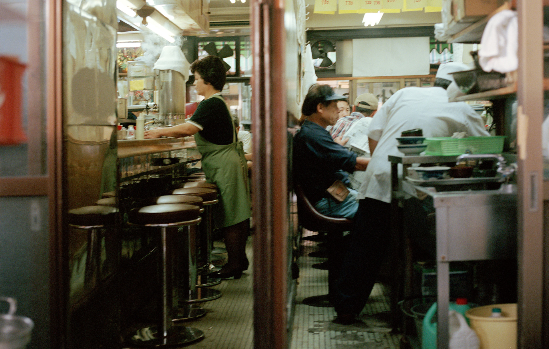 MARIANNE RAFTER IS A FASHION, PORTRAIT AND LIFESTYLE PHOTOGRAPHER BASED IN NEW YORK tsukiji tokyo fish market