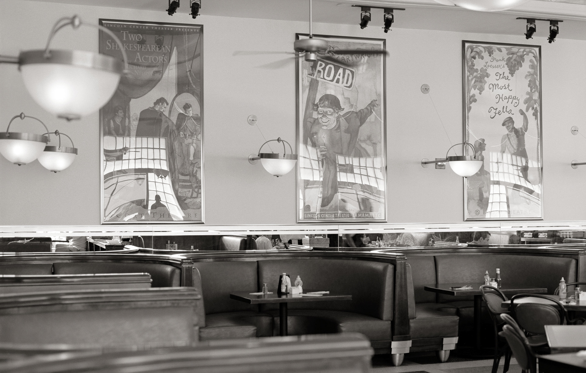 MARIANNE RAFTER IS A FASHION, PORTRAIT AND LIFESTYLE PHOTOGRAPHER BASED IN NEW YORK miami beach art deco