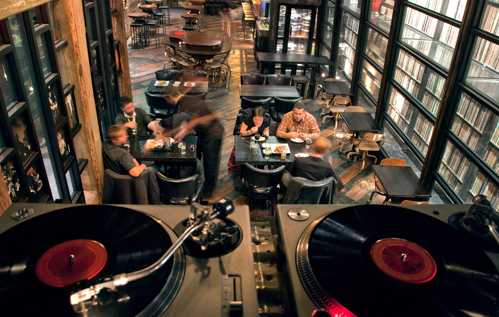 MARIANNE RAFTER IS A FASHION, PORTRAIT AND LIFESTYLE PHOTOGRAPHER BASED IN NEW YORK