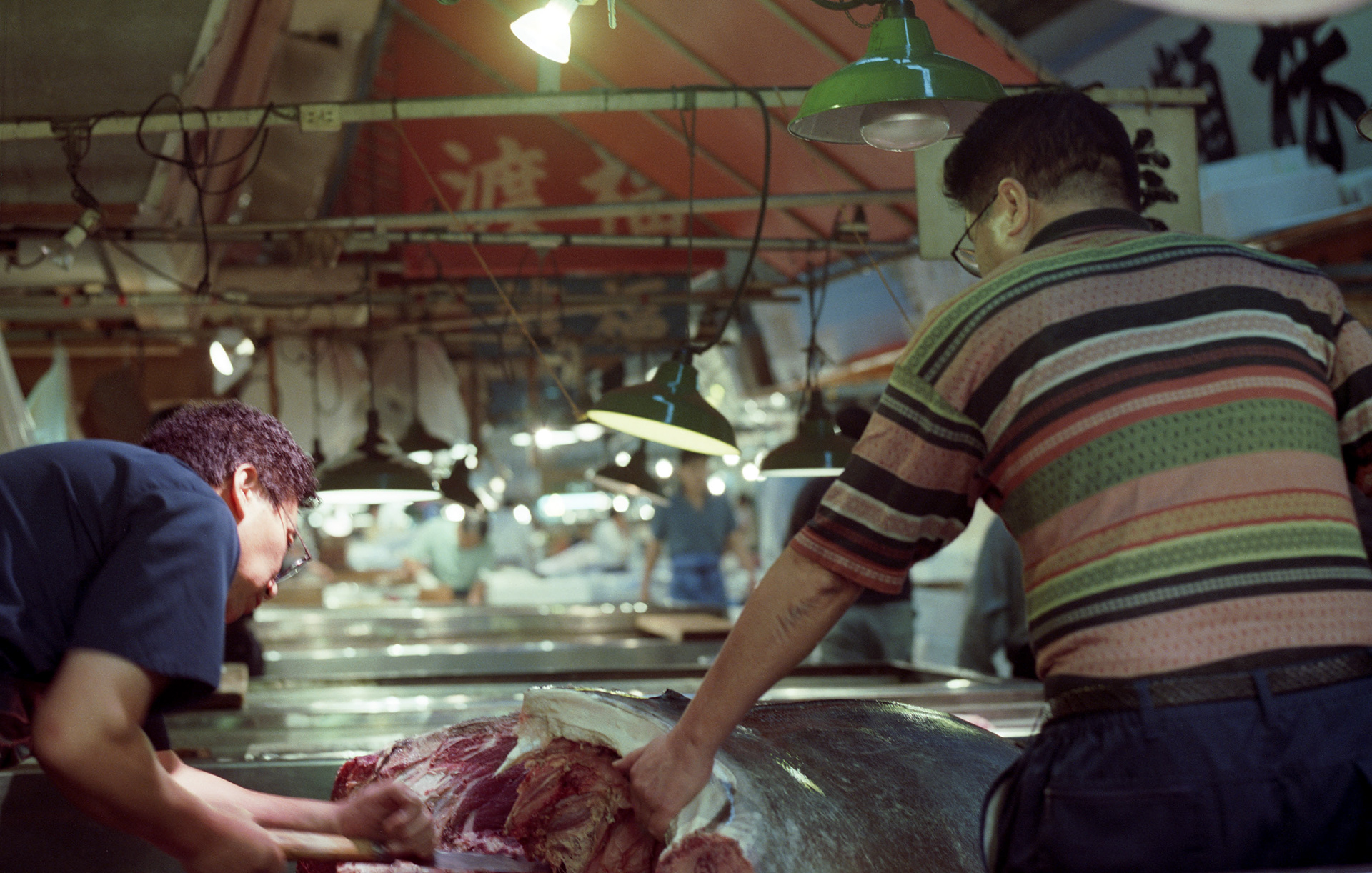 MARIANNE RAFTER IS A FASHION, PORTRAIT AND LIFESTYLE PHOTOGRAPHER BASED IN NEW YORK tsukiji tokyo fish market