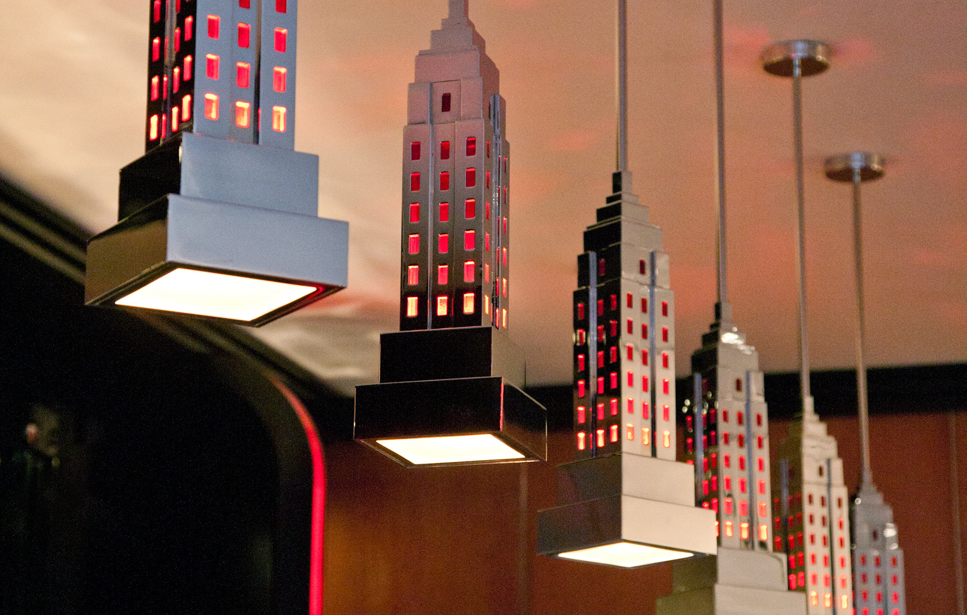 MARIANNE RAFTER IS A FASHION, PORTRAIT AND LIFESTYLE PHOTOGRAPHER BASED IN NEW YORK travel new york city manhattan empire state lamps