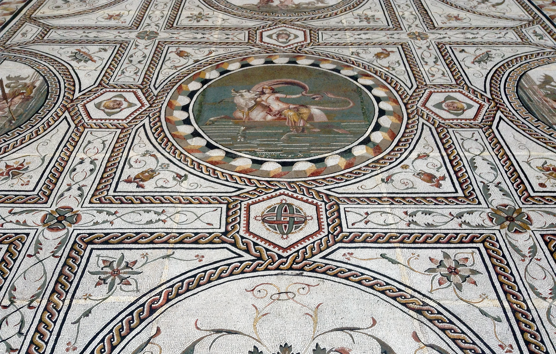 MARIANNE RAFTER IS A FASHION, PORTRAIT AND LIFESTYLE PHOTOGRAPHER NEW YORK